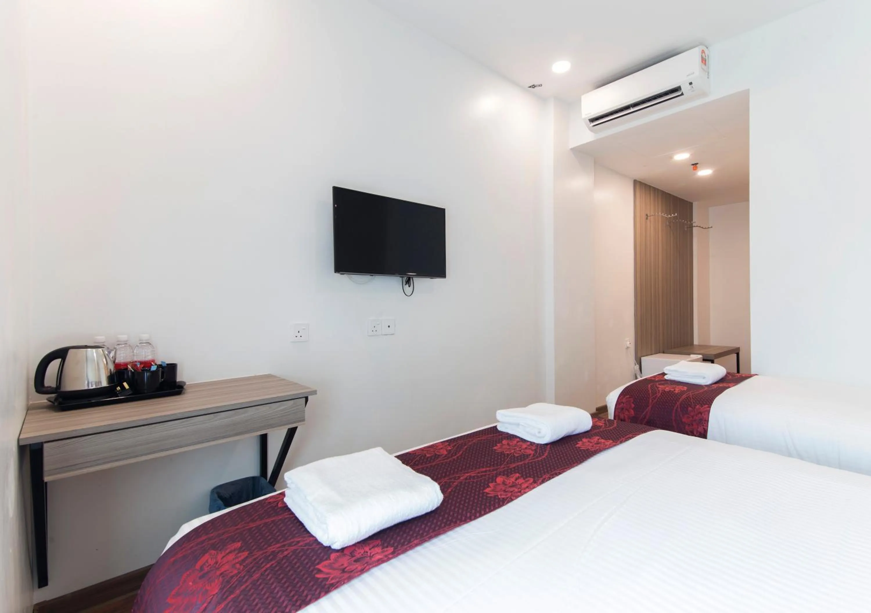 Bedroom, Bed in Signature International Hotel China Town