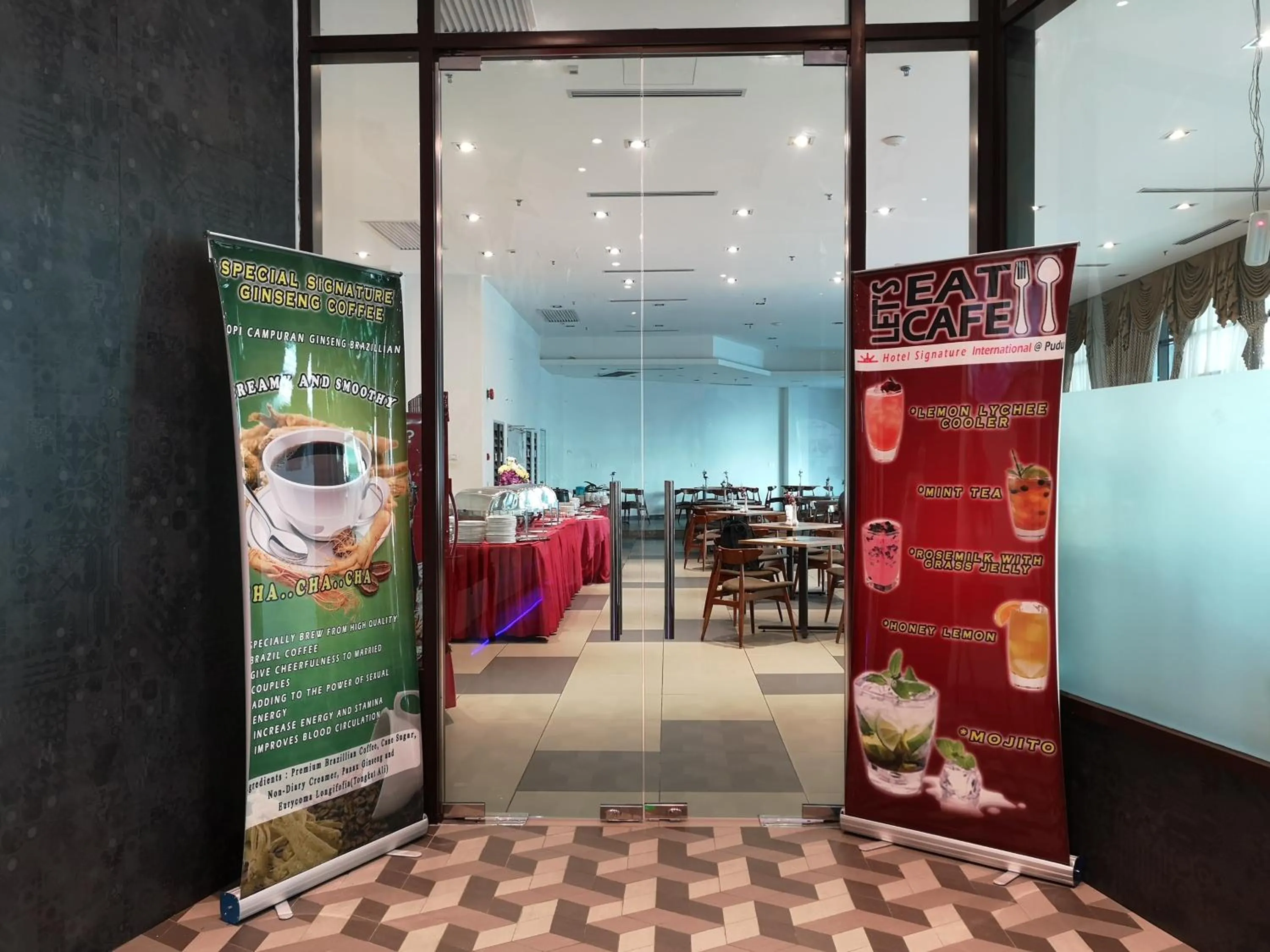Dining area in Signature International Hotel China Town