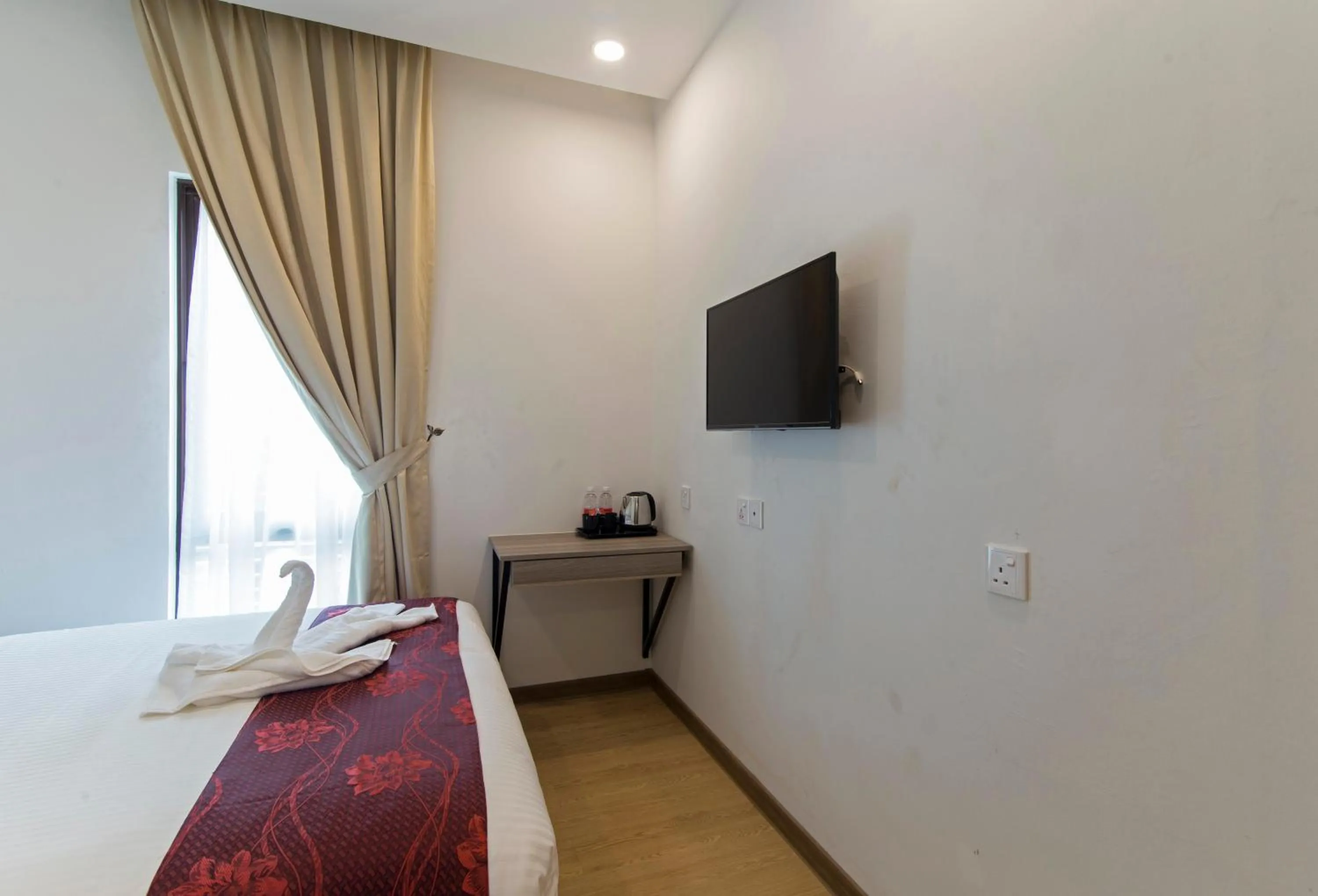 Bedroom, Bed in Signature International Hotel China Town