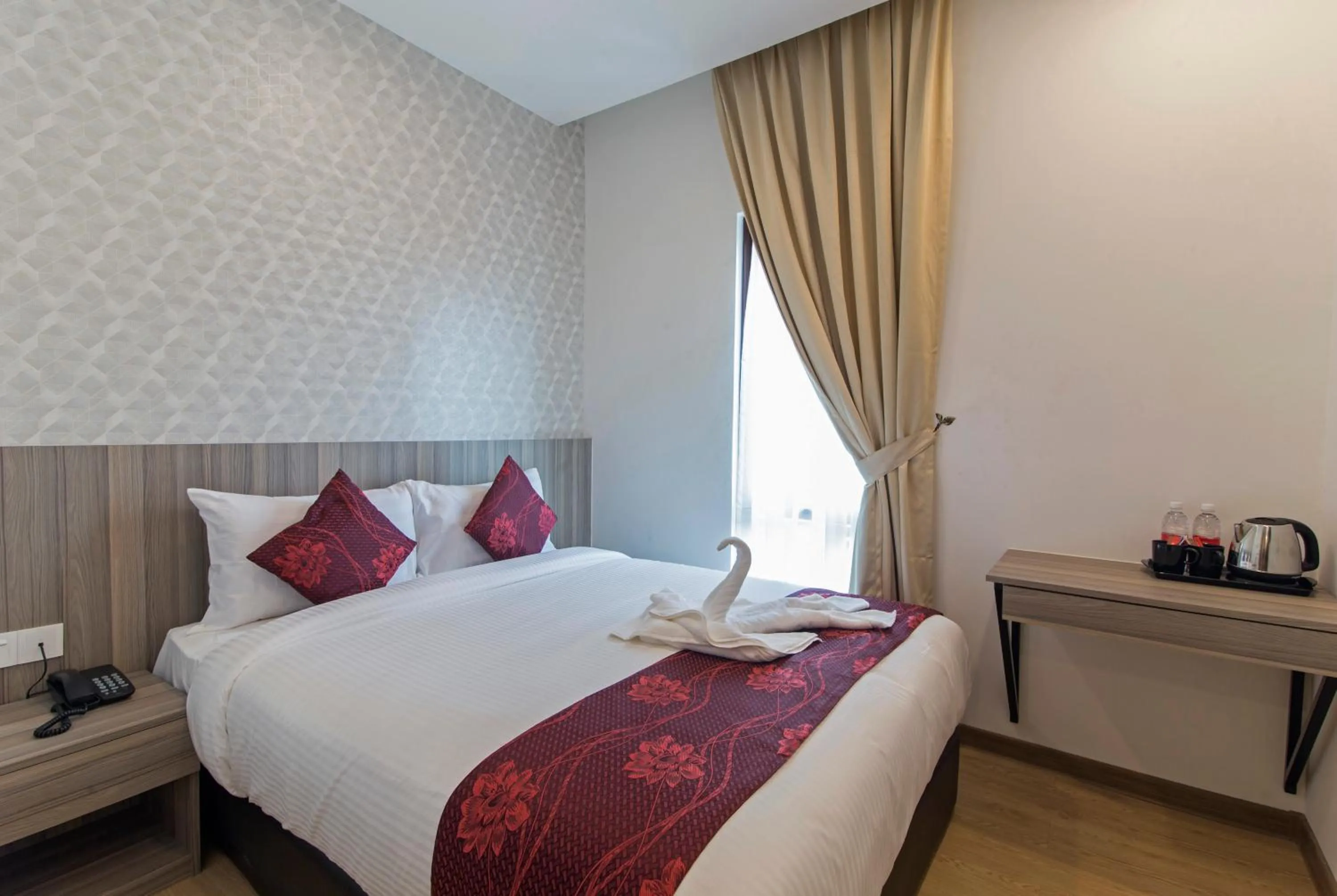 Bedroom, Bed in Signature International Hotel China Town