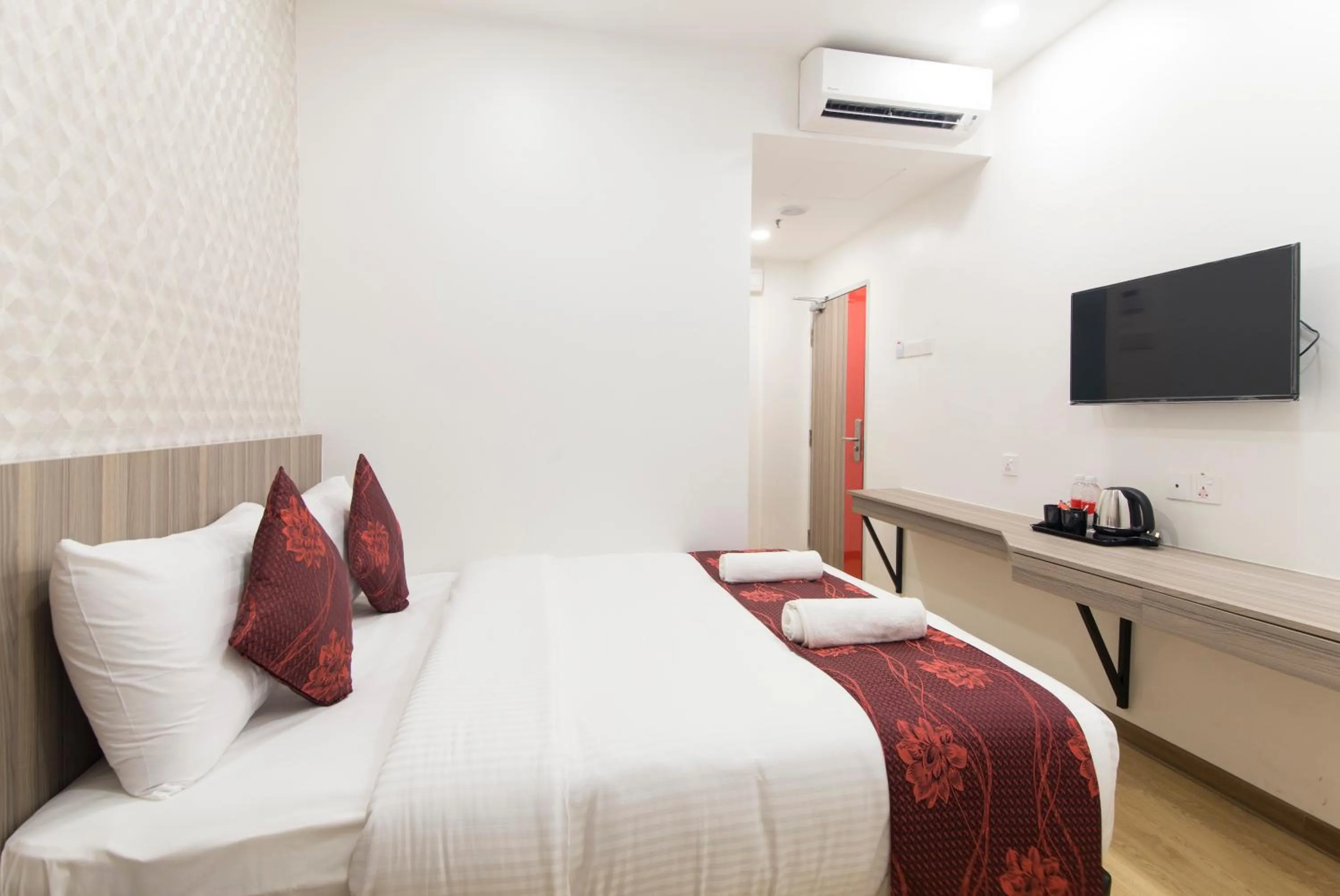 Bedroom, Bed in Signature International Hotel China Town