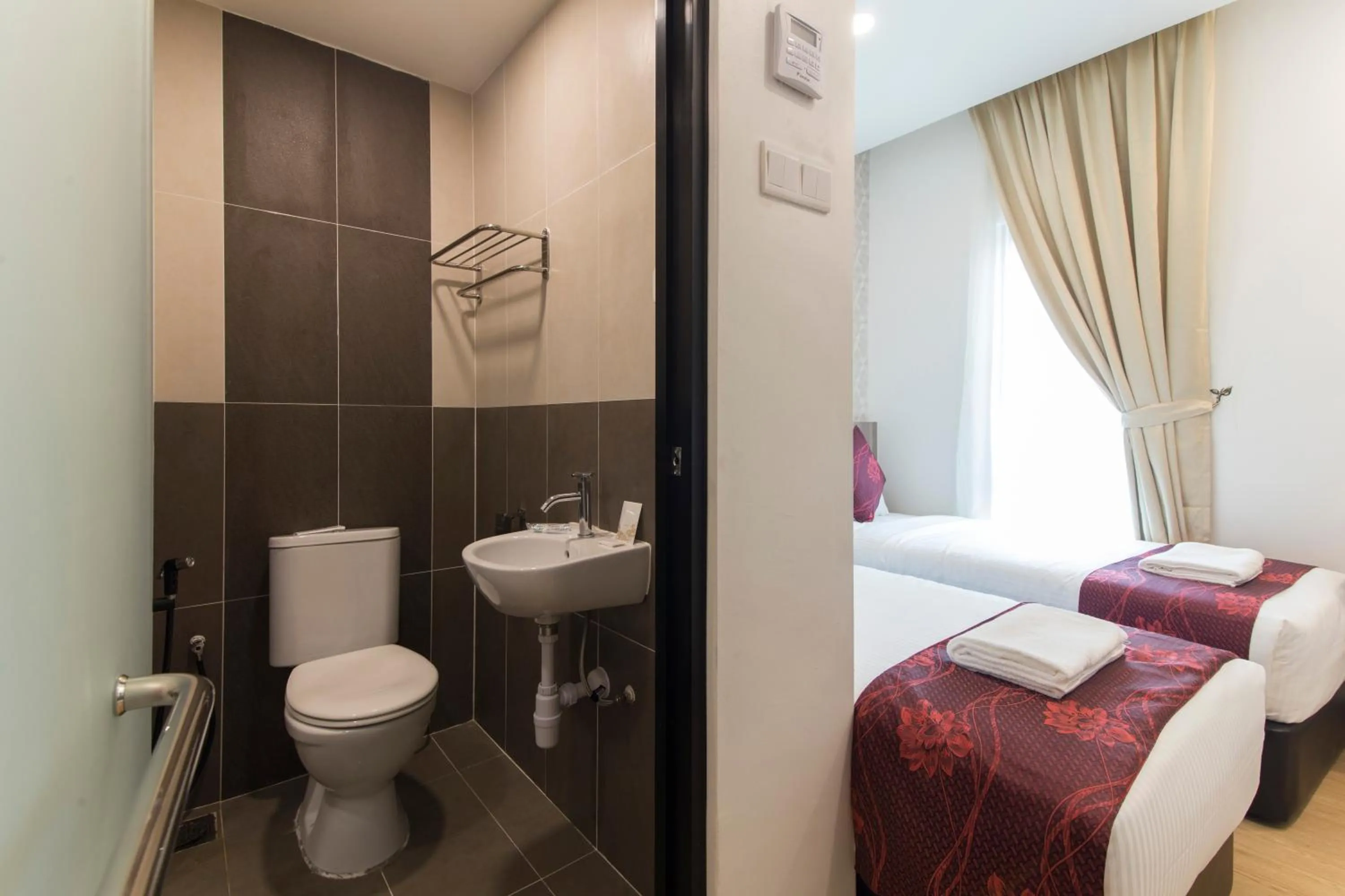 Photo of the whole room, Bed in Signature International Hotel China Town