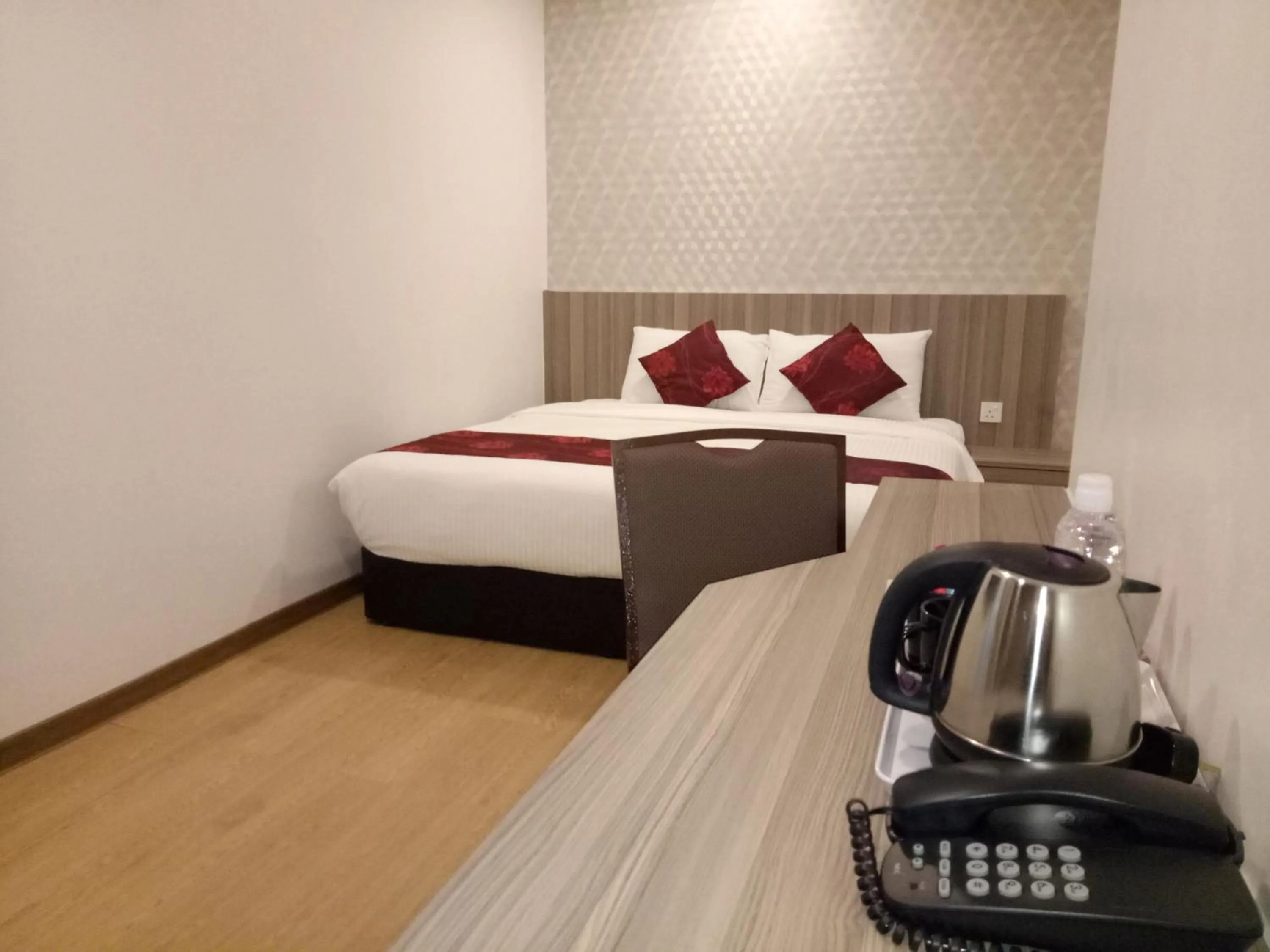 Bedroom, Bed in Signature International Hotel China Town