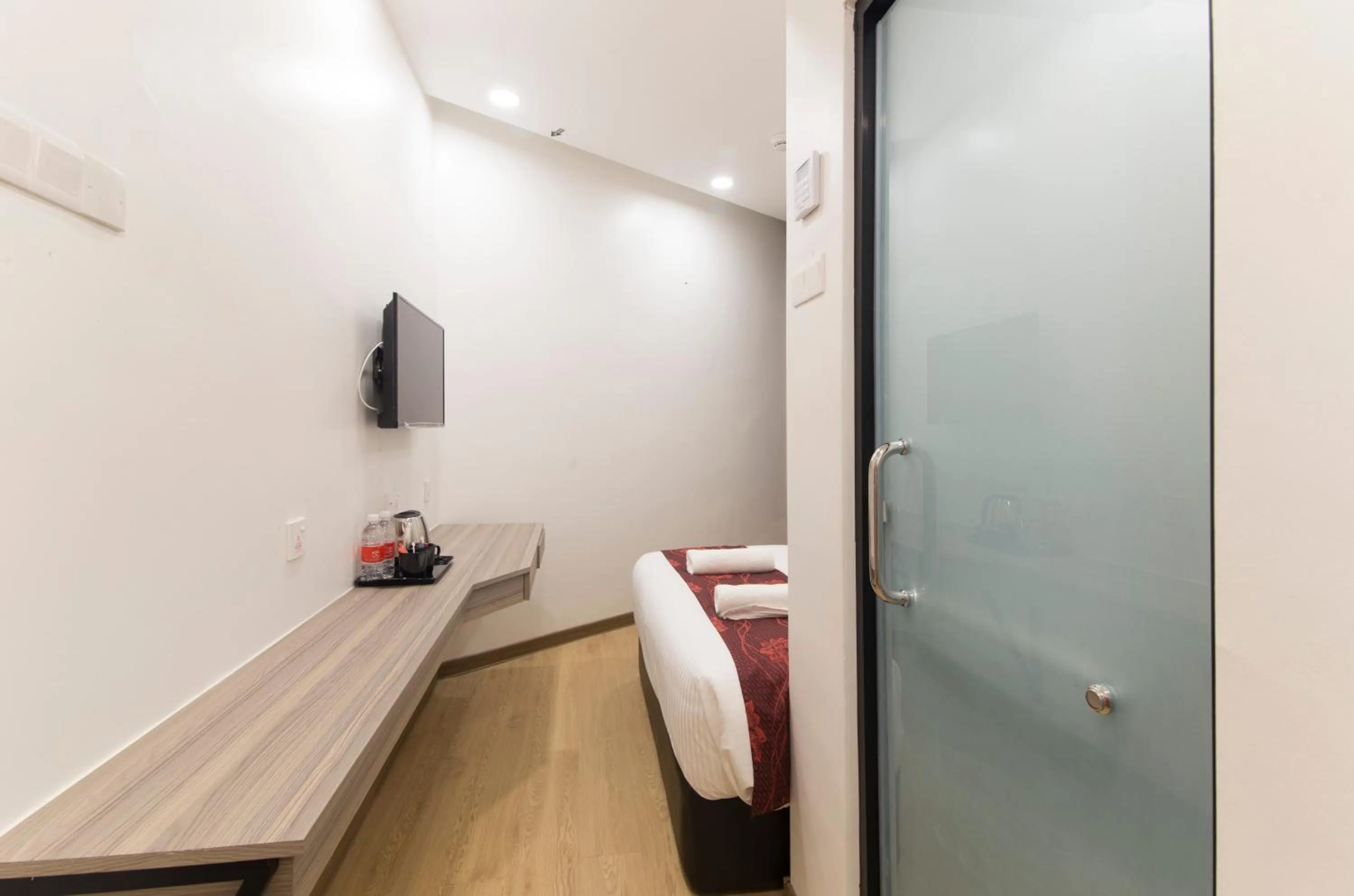 Bedroom, Bed in Signature International Hotel China Town