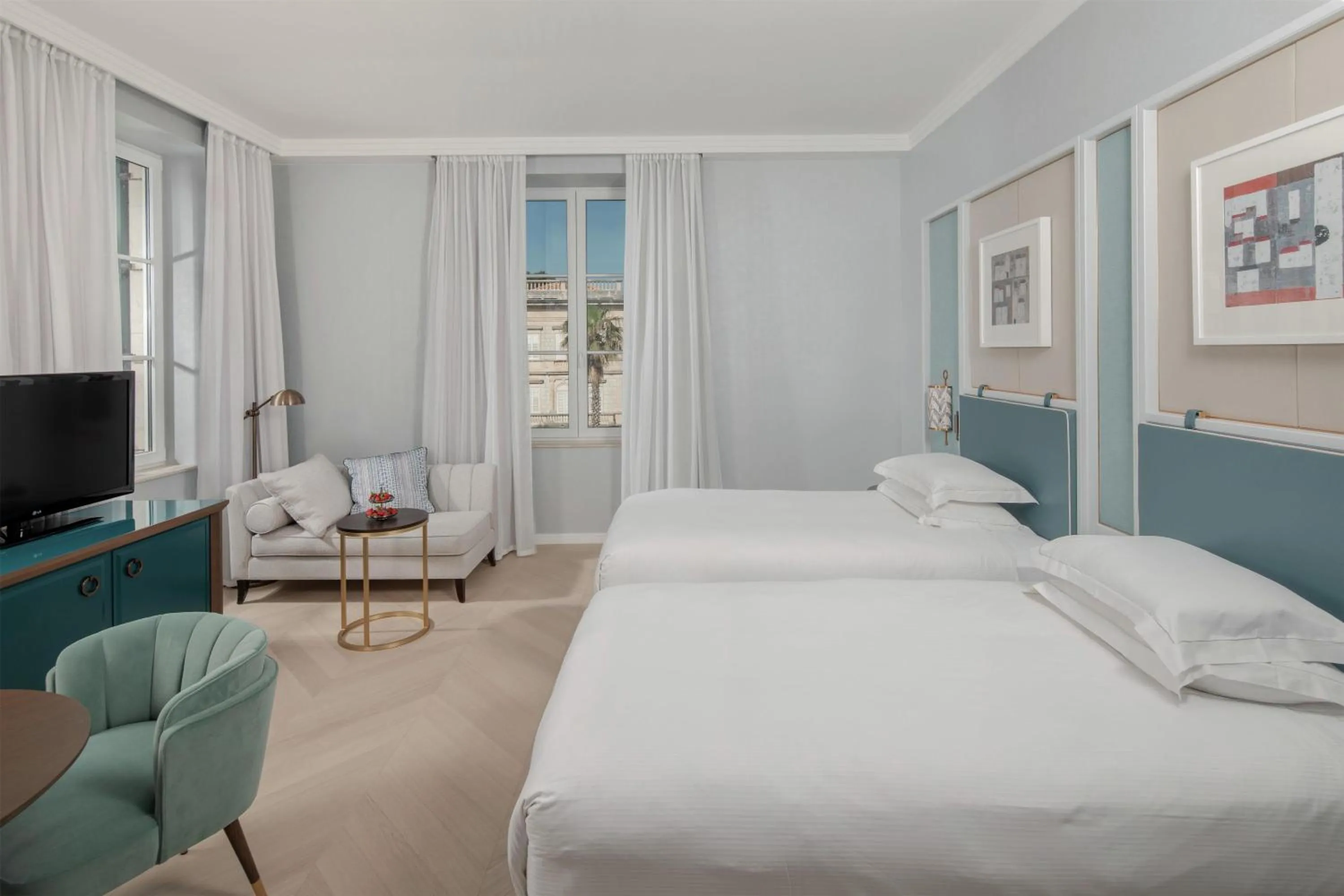 Living room, Bed in Hilton Imperial Dubrovnik