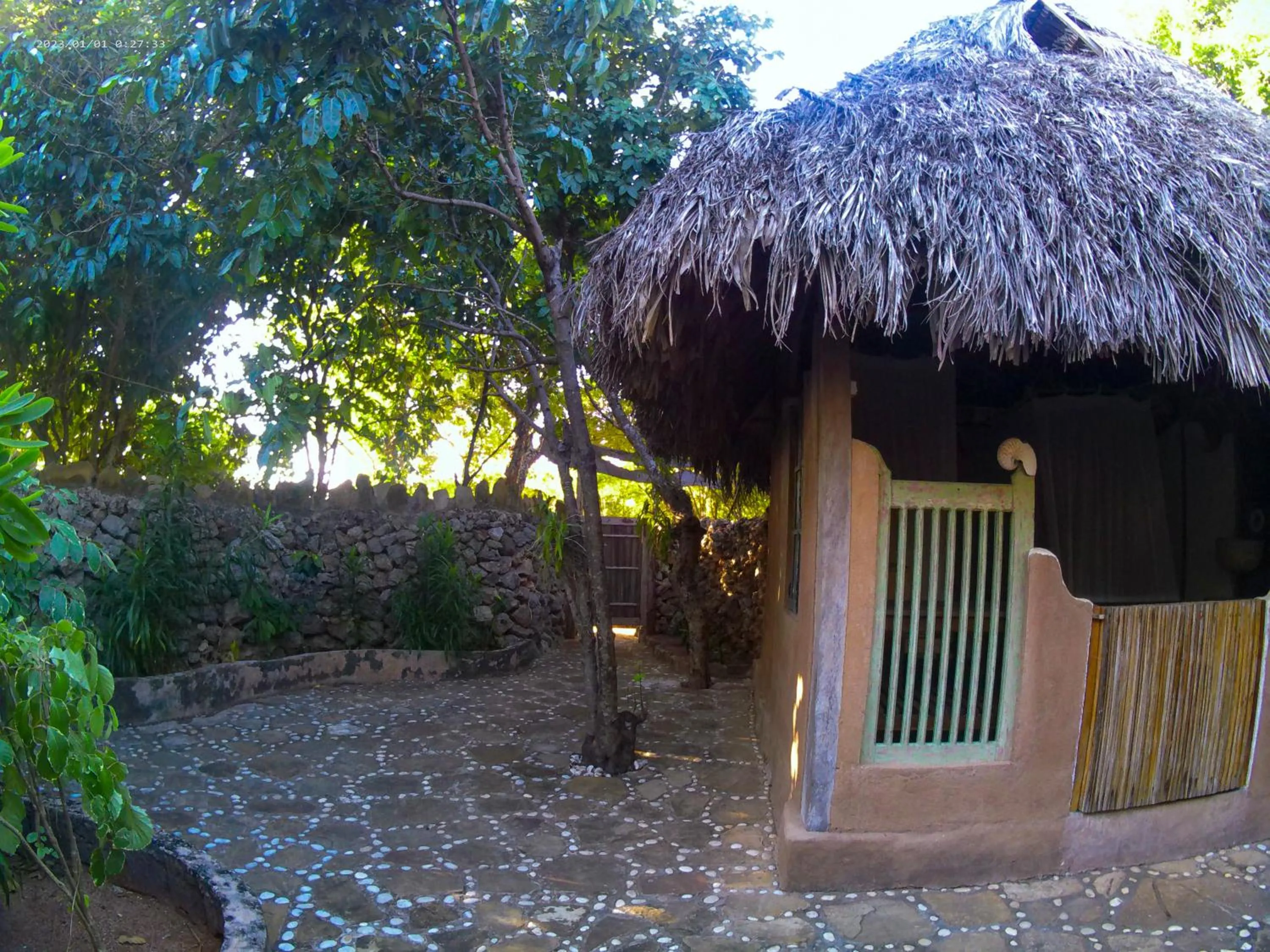 Day in Utopia Rote Lodge