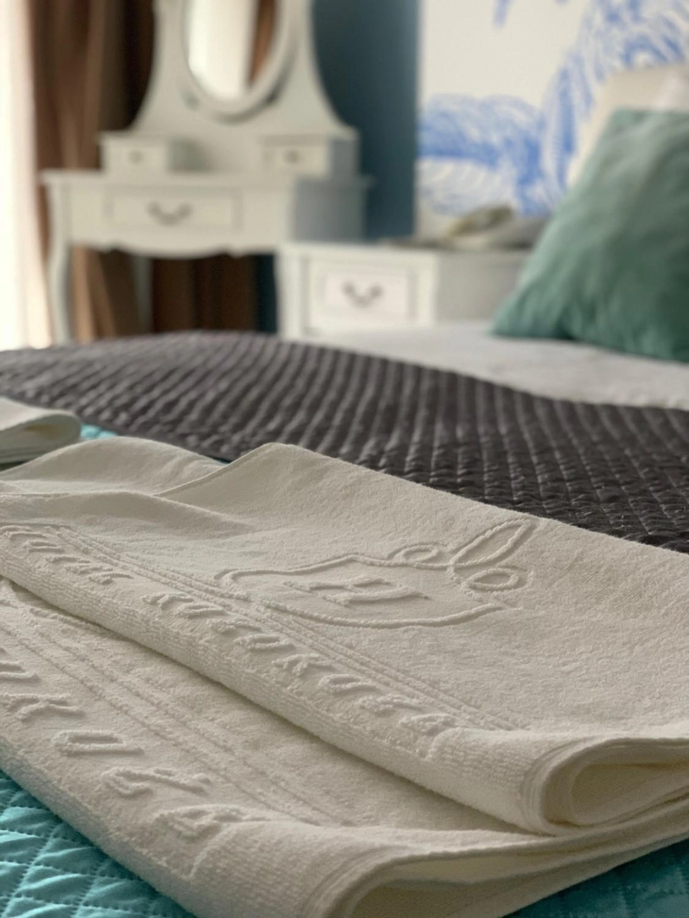 Decorative detail, Bed in Hotel Rozdroże Nieborów