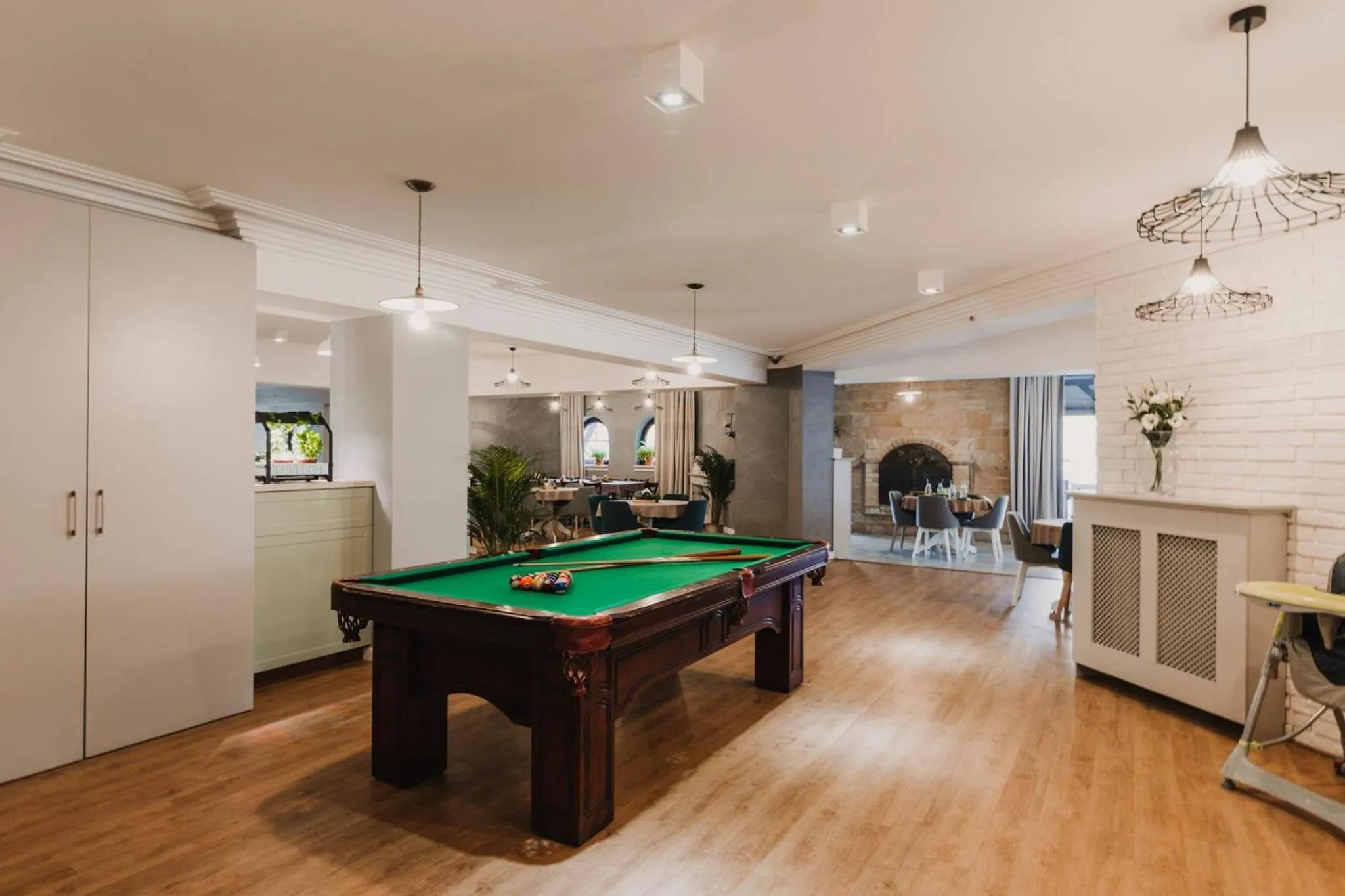 Billiard in Hotel Rozdroże Nieborów