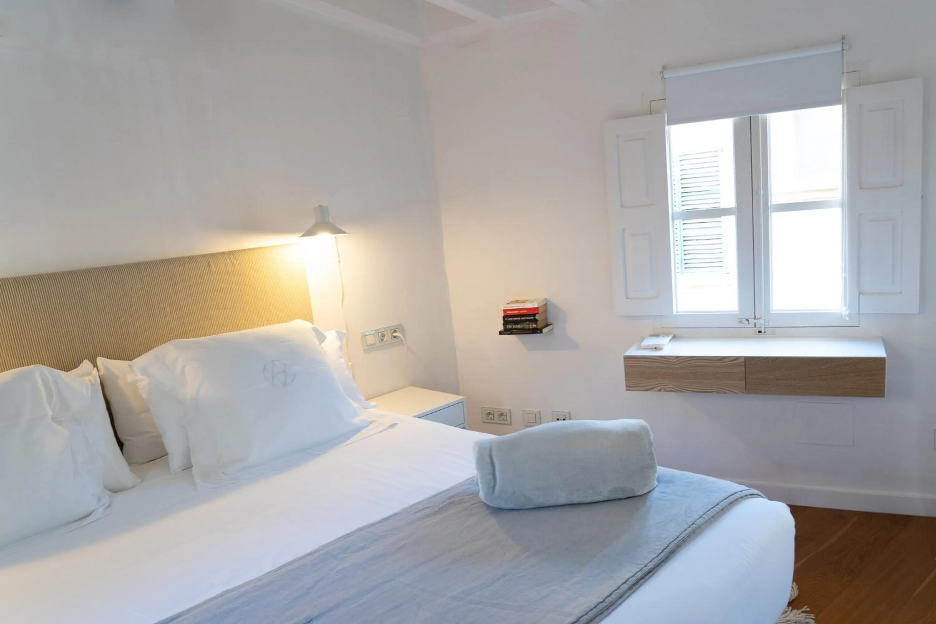 Bedroom, Bed in Canavall