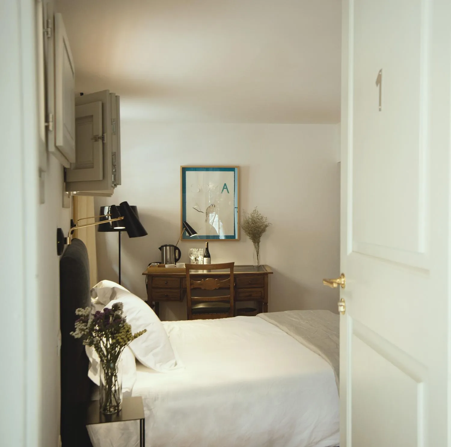 Bedroom, Bed in Canavall