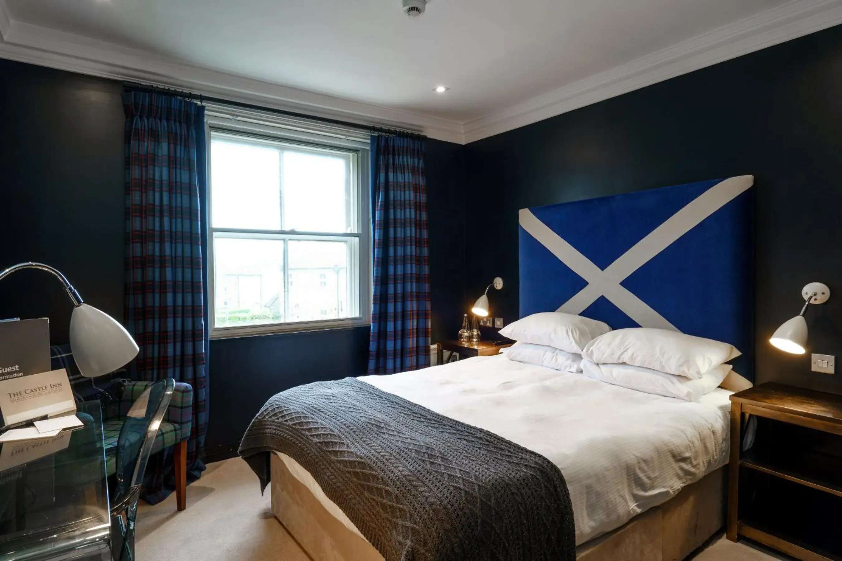 King Room in The Castle Inn King Room in The Castle Inn