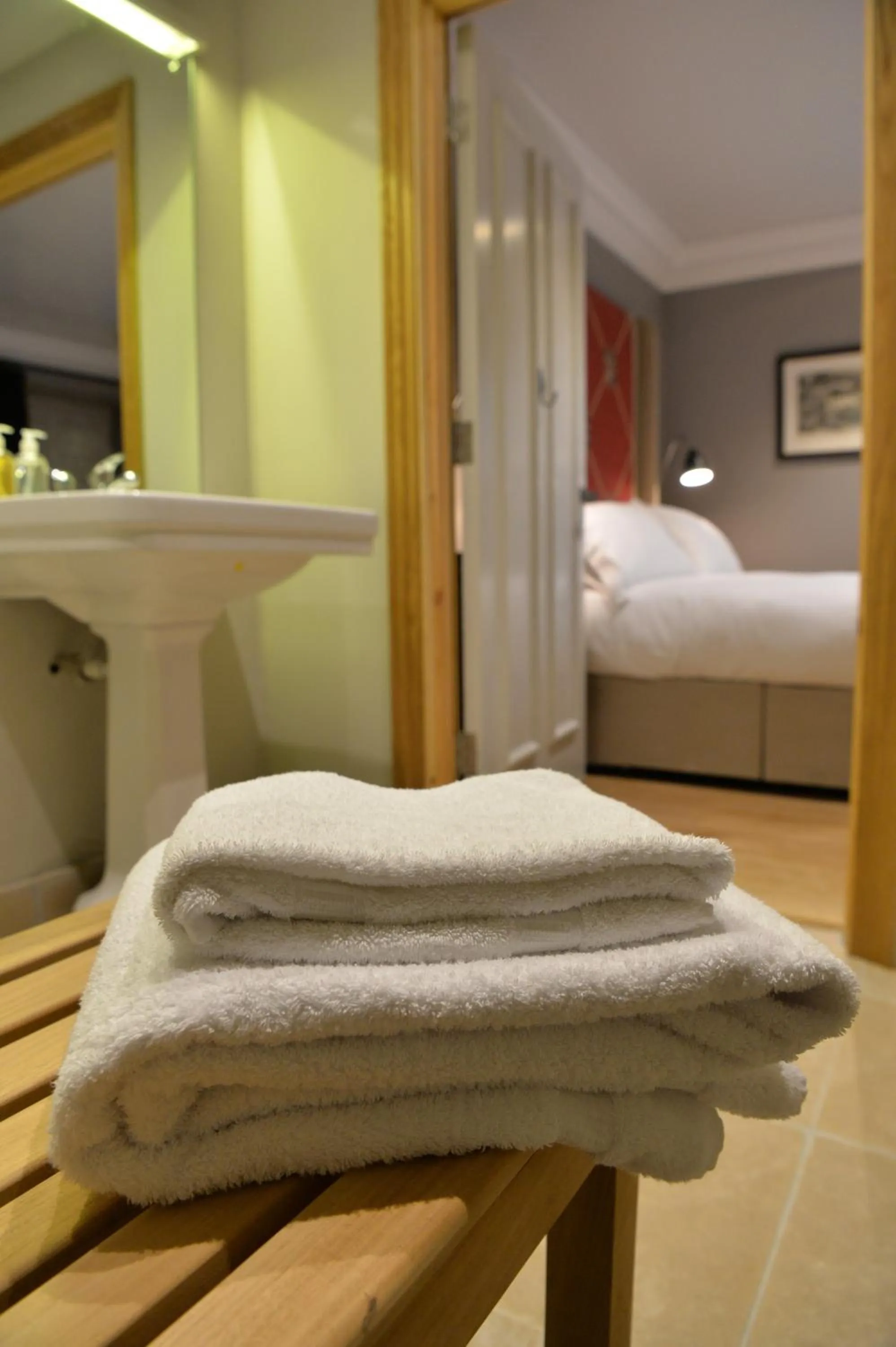 Bathroom, Bed in The Castle Inn