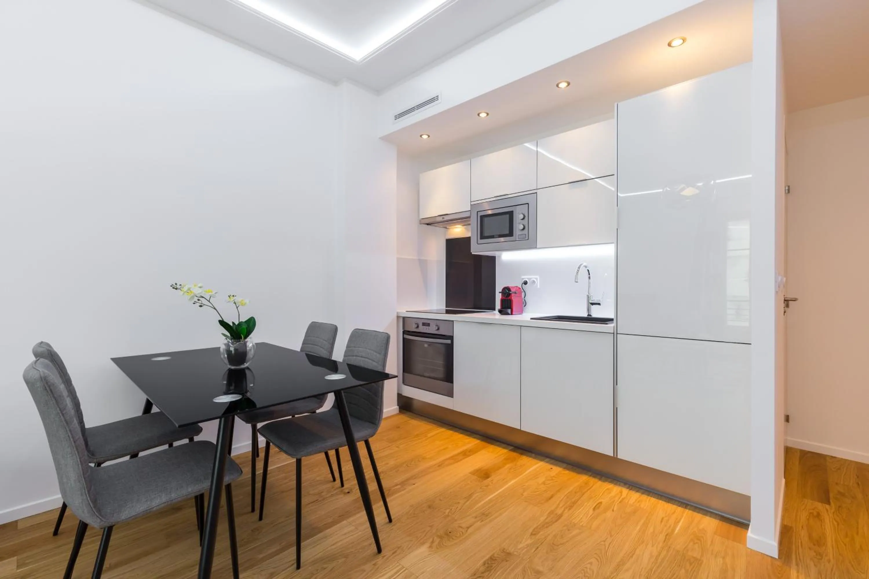 Kitchen or kitchenette in Nice Beach - Promenade Des Anglais