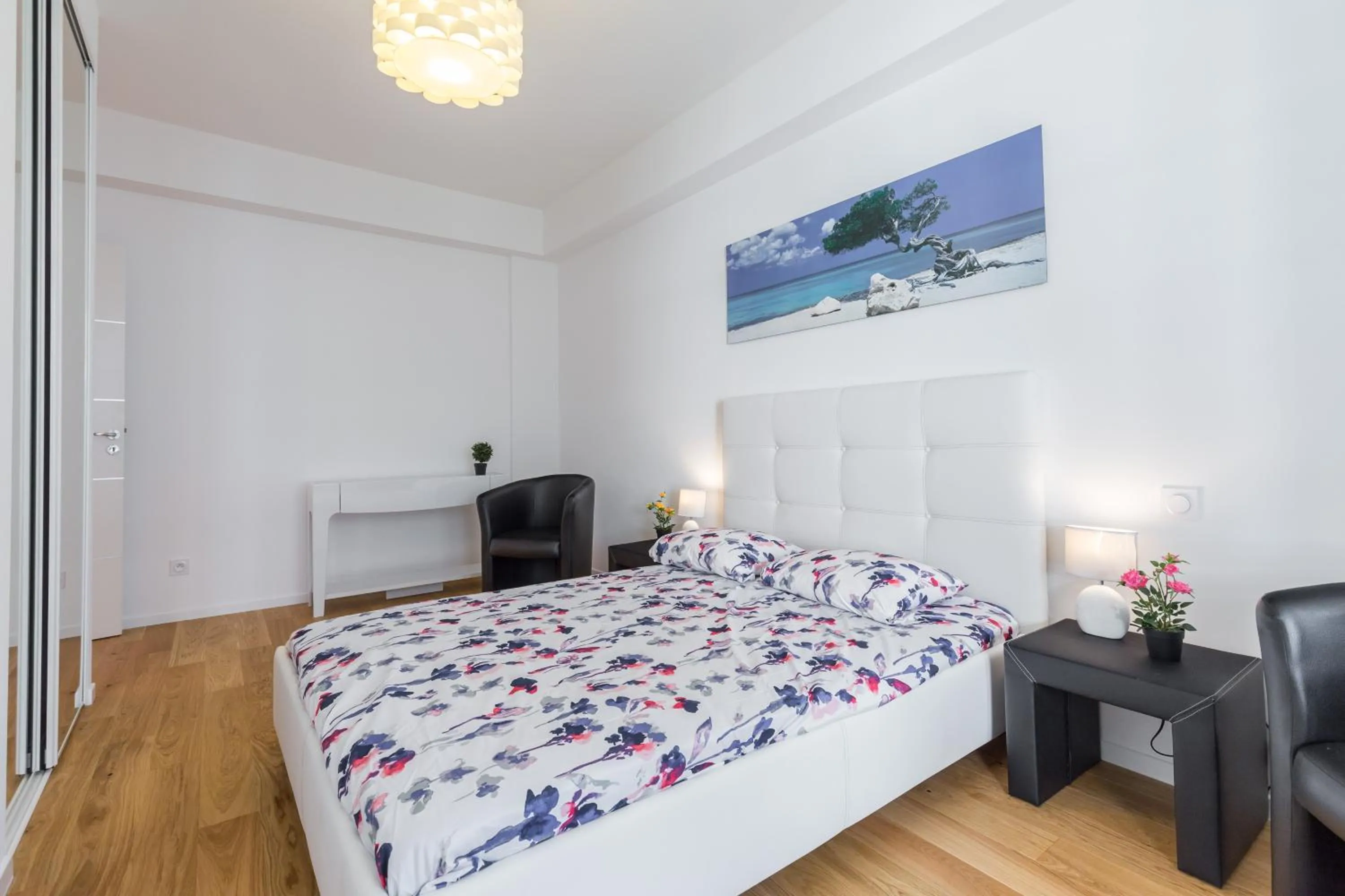Bedroom, Bed in Nice Beach - Promenade Des Anglais