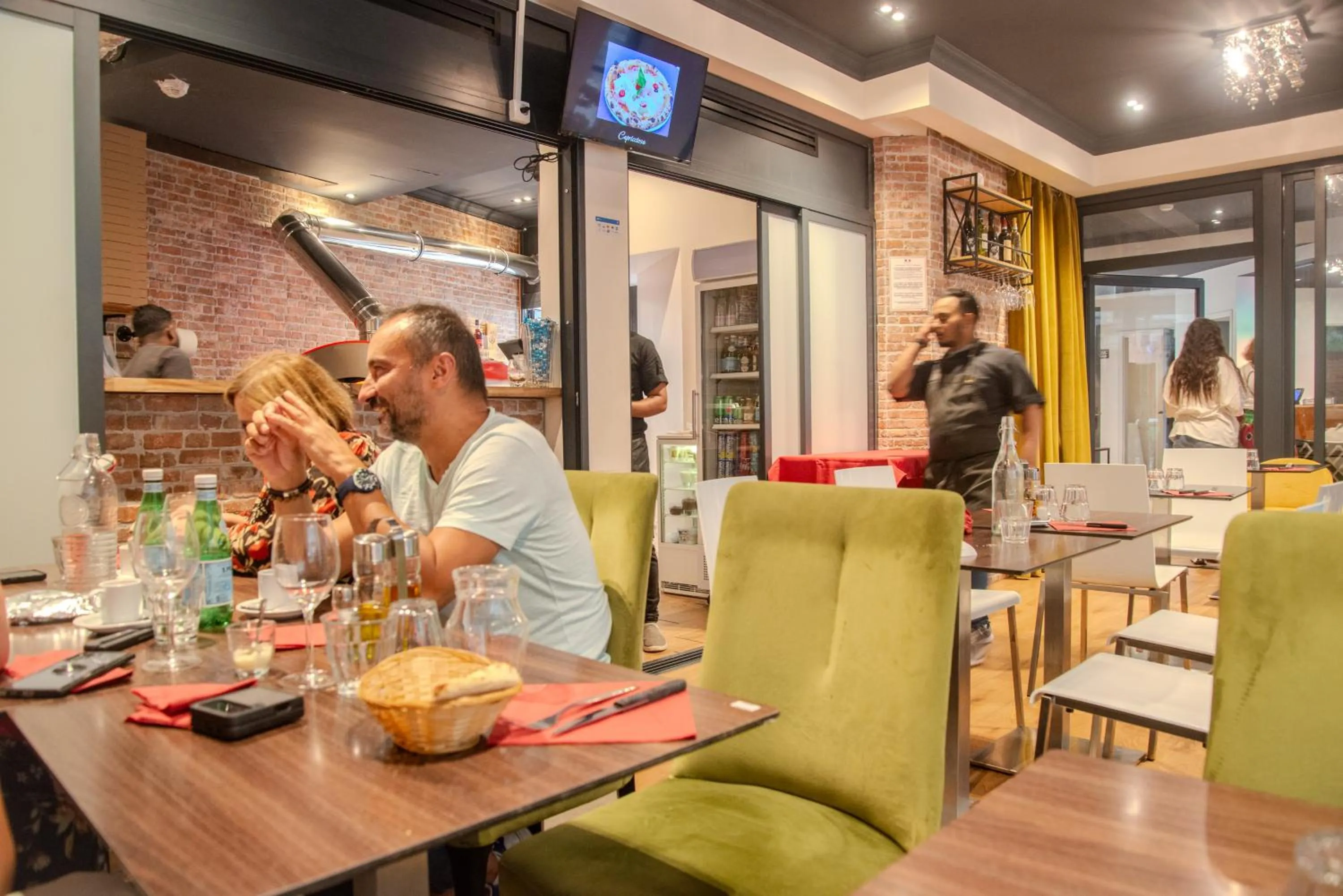 Restaurant/places to eat in Casa Serena Paris Hôtel