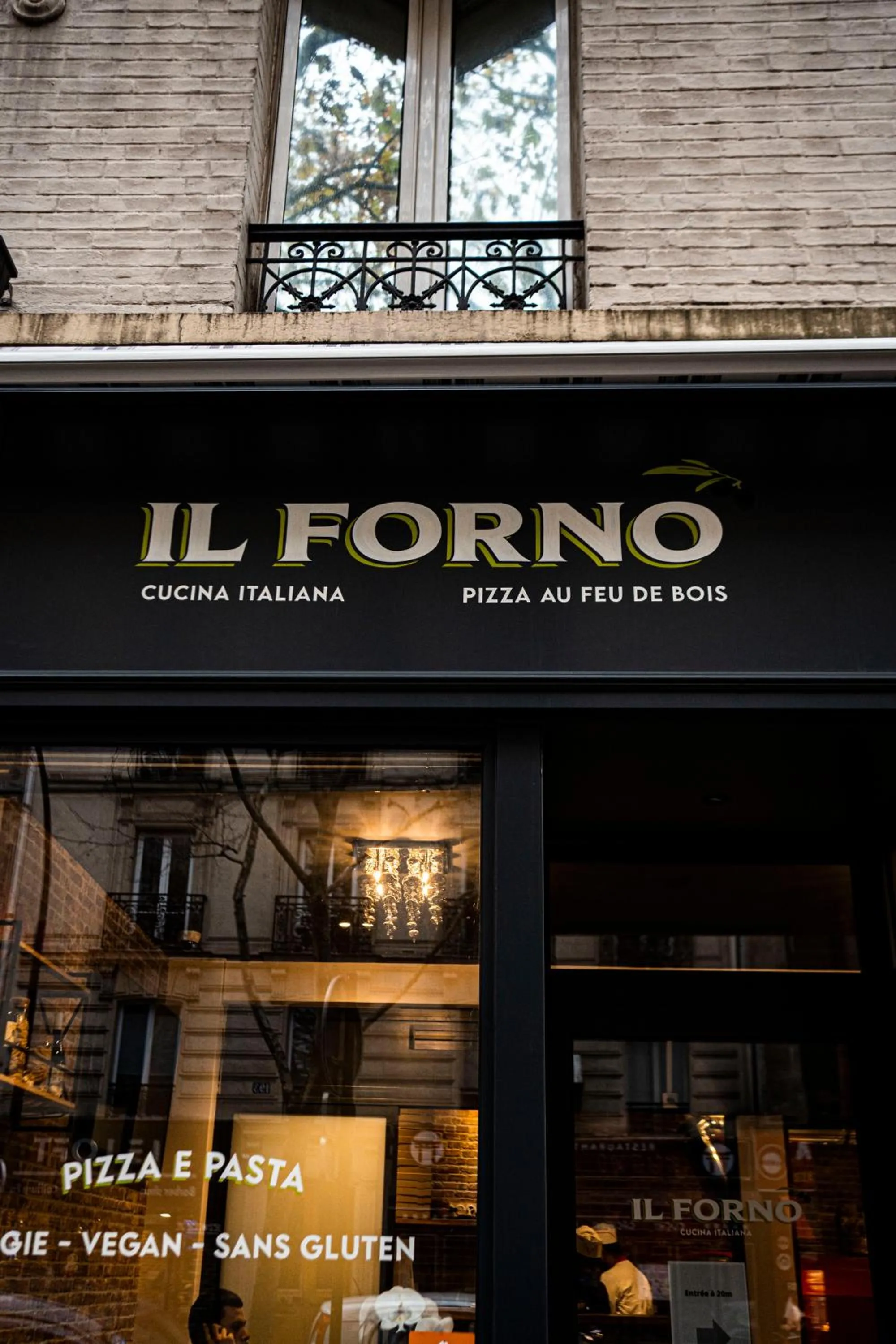 Restaurant/places to eat in Casa Serena Paris Hôtel