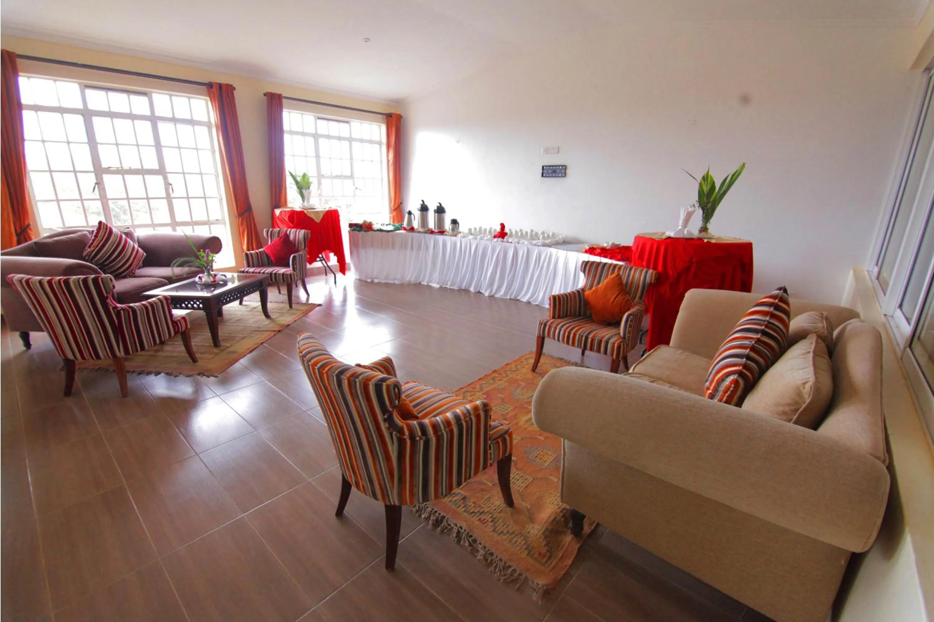 Communal lounge/ TV room in Lukenya Getaway