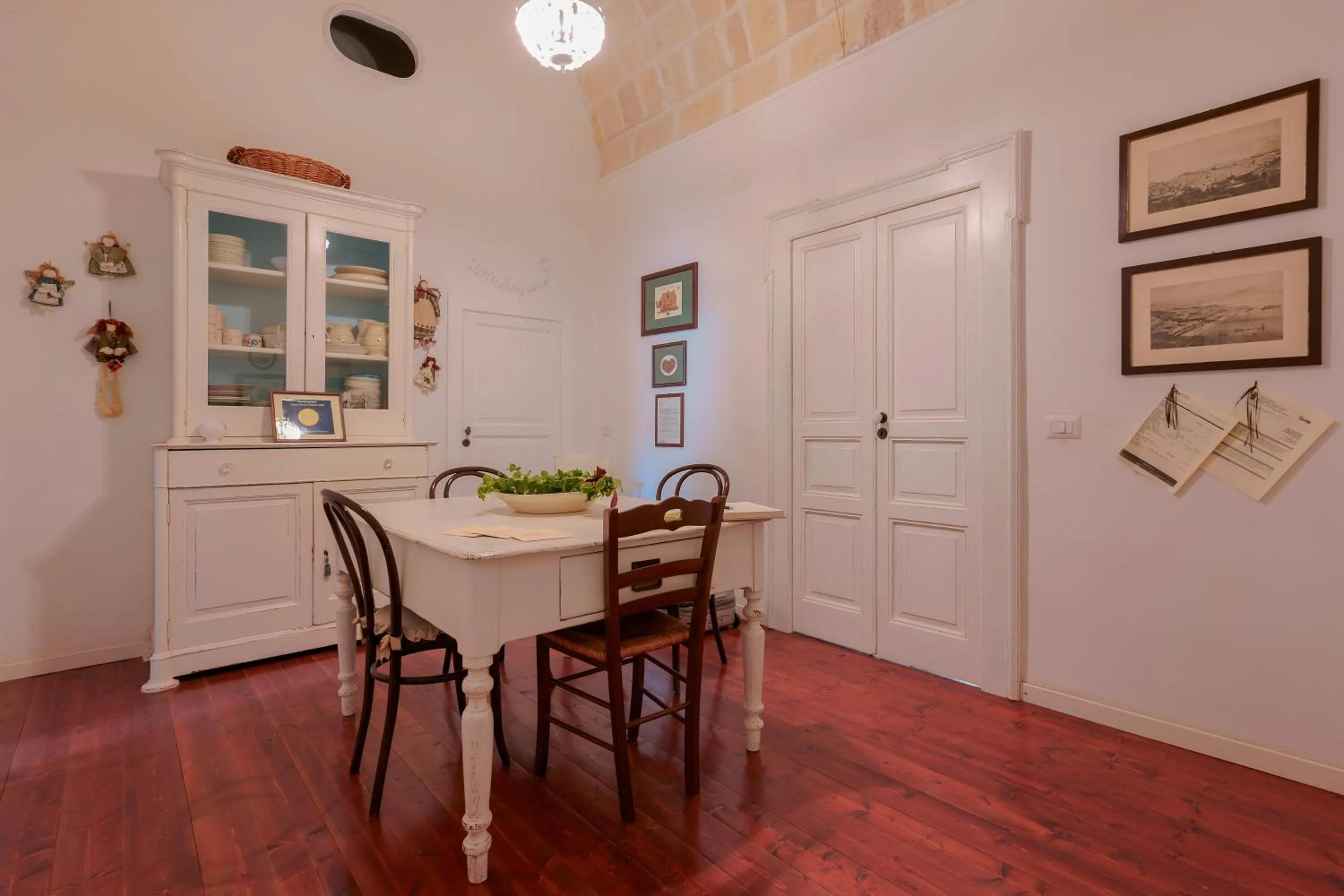 Dining area in B&B Il Melograno Taranto