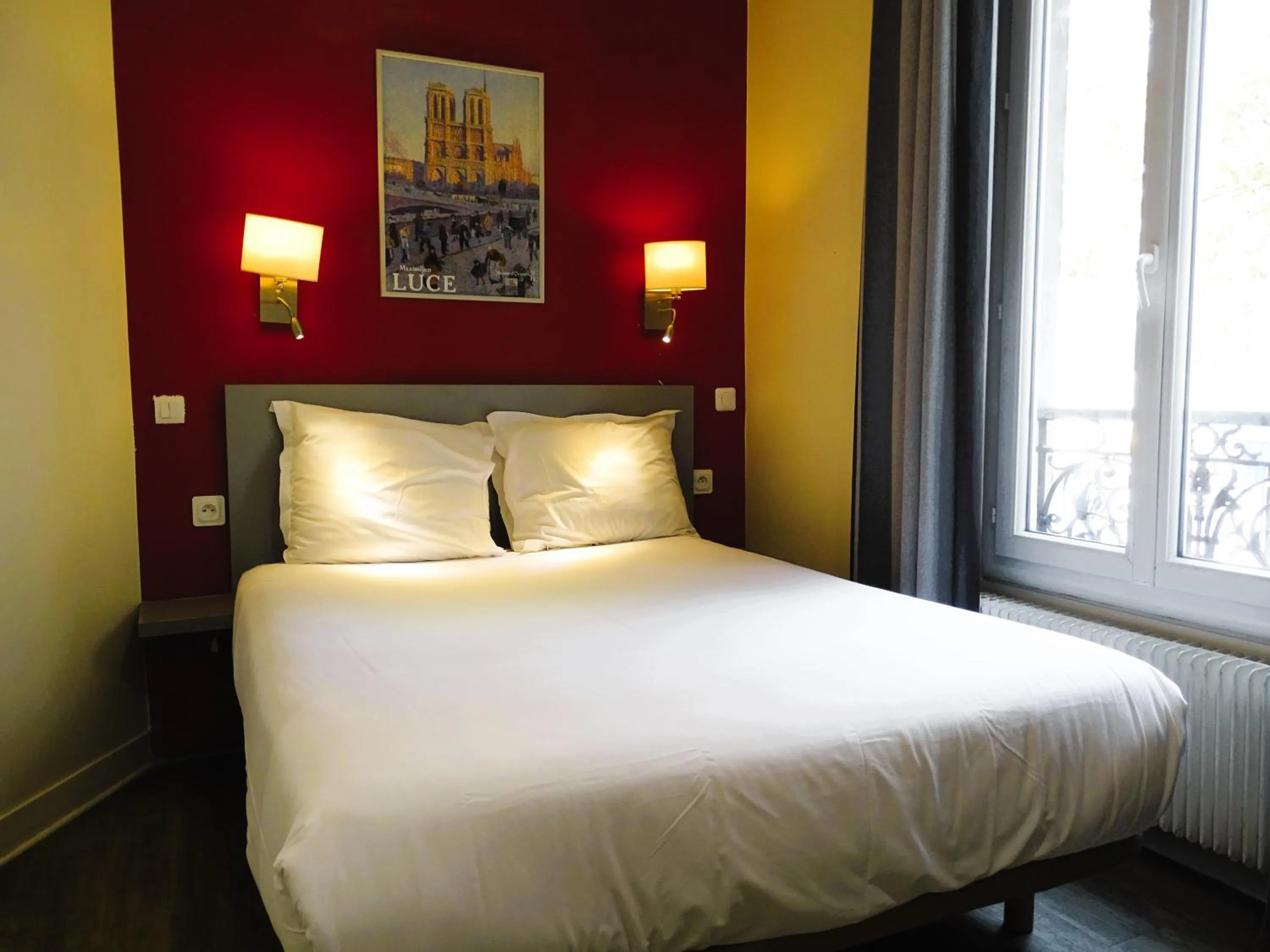 Bed in Hipotel Belgrand Edith Piaf