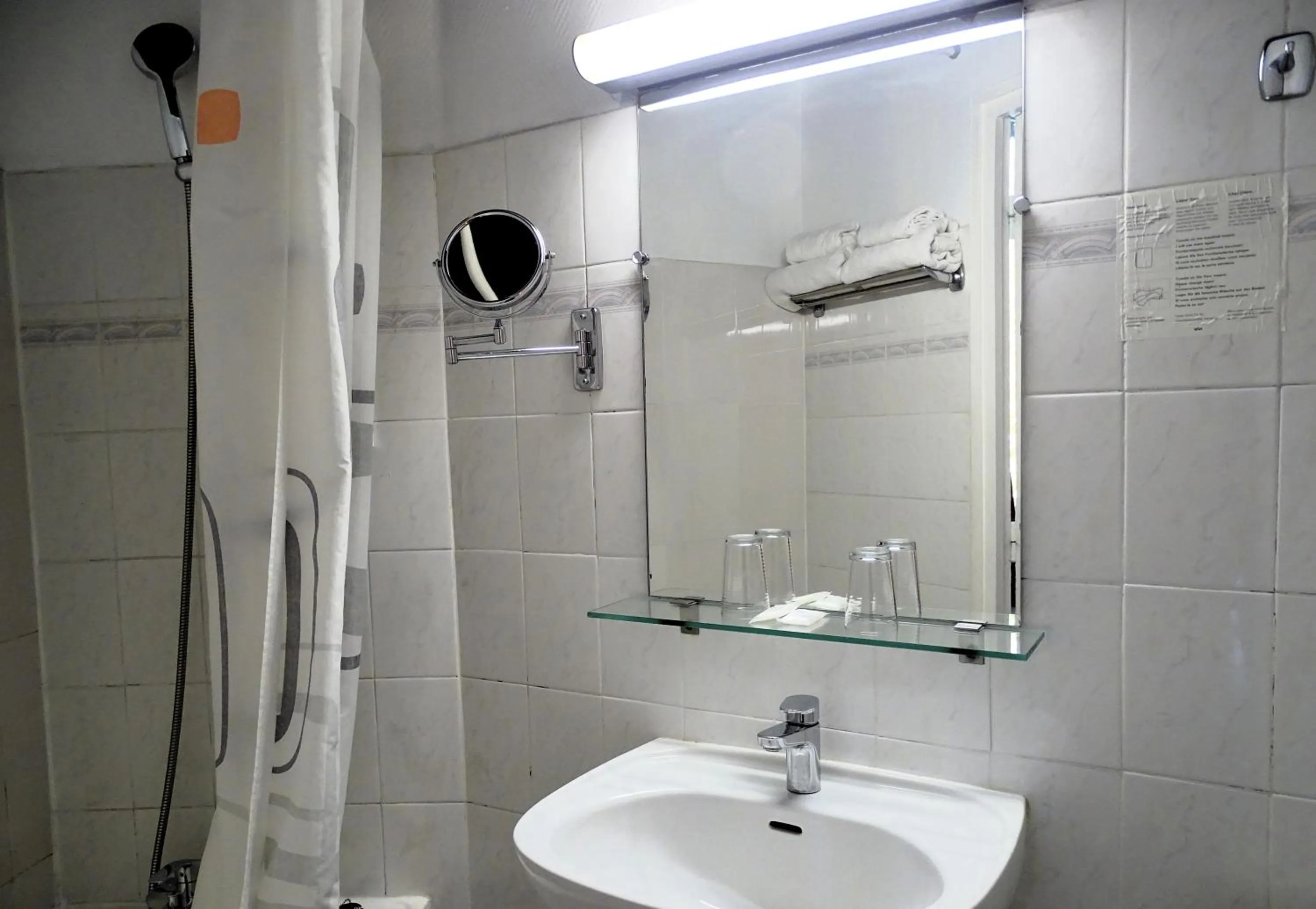 Bathroom in Hipotel Belgrand Edith Piaf