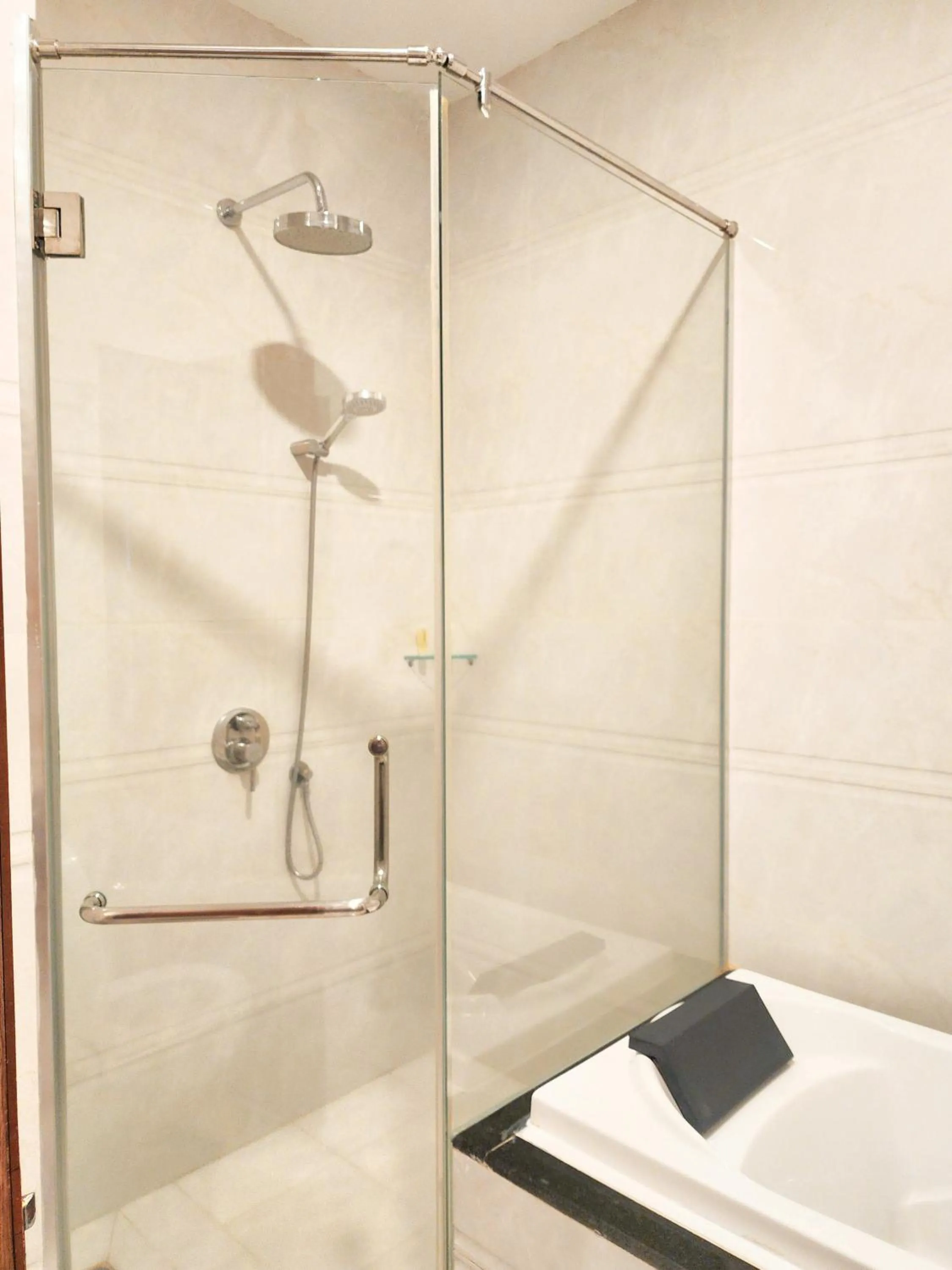 Bathroom in Lbn Asian Hotel