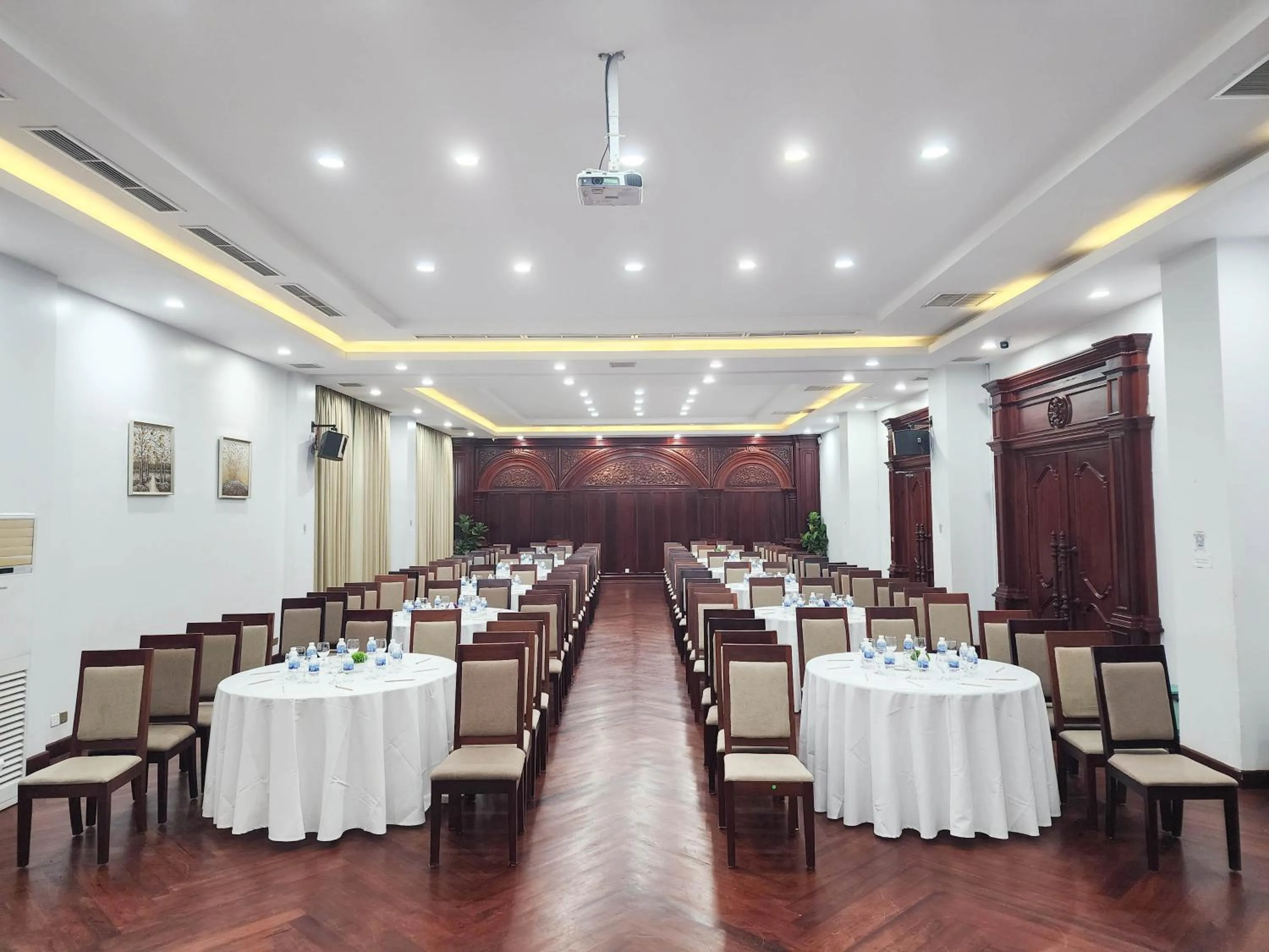 Meeting/conference room in Lbn Asian Hotel