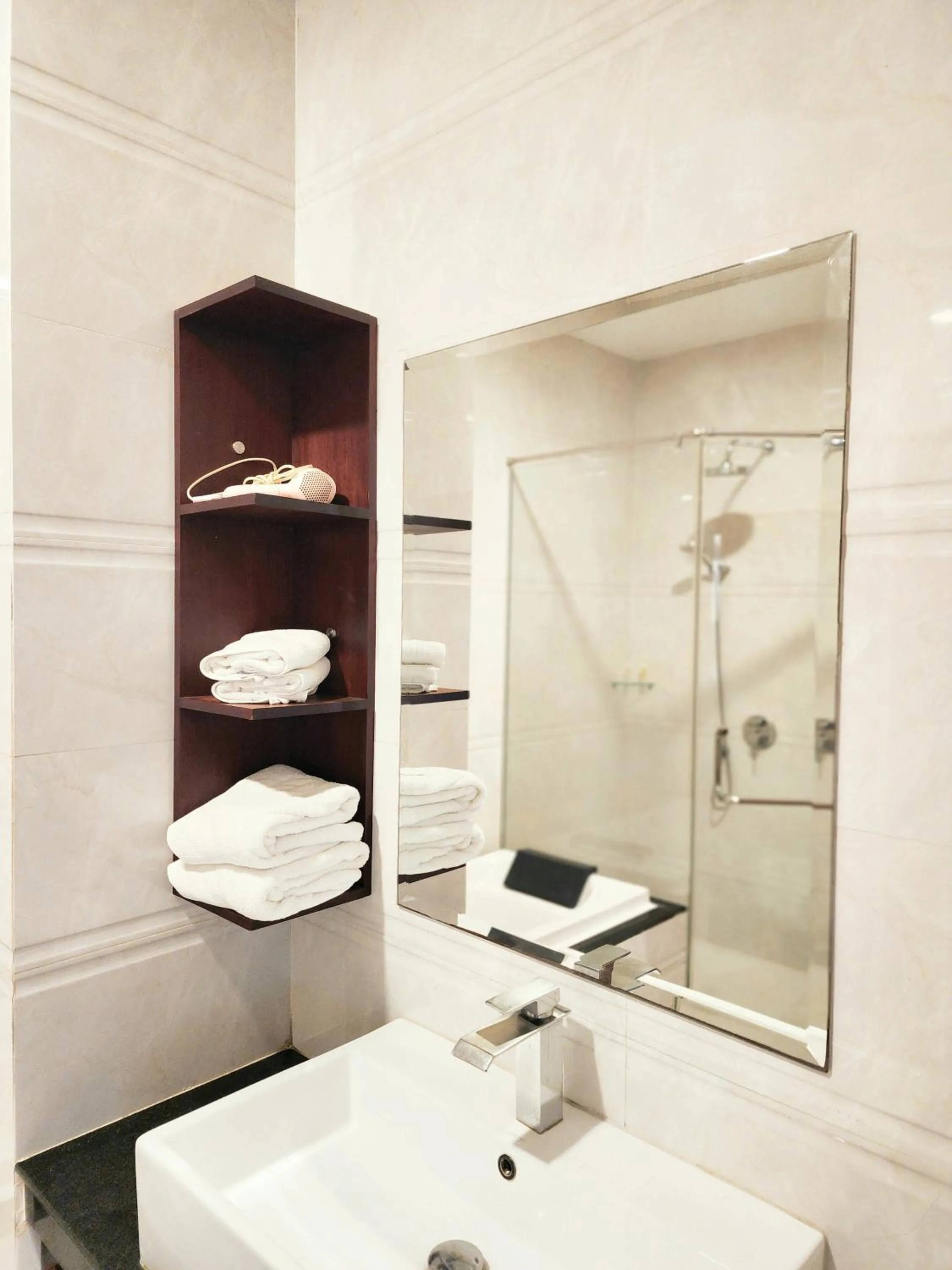 Bathroom in Lbn Asian Hotel