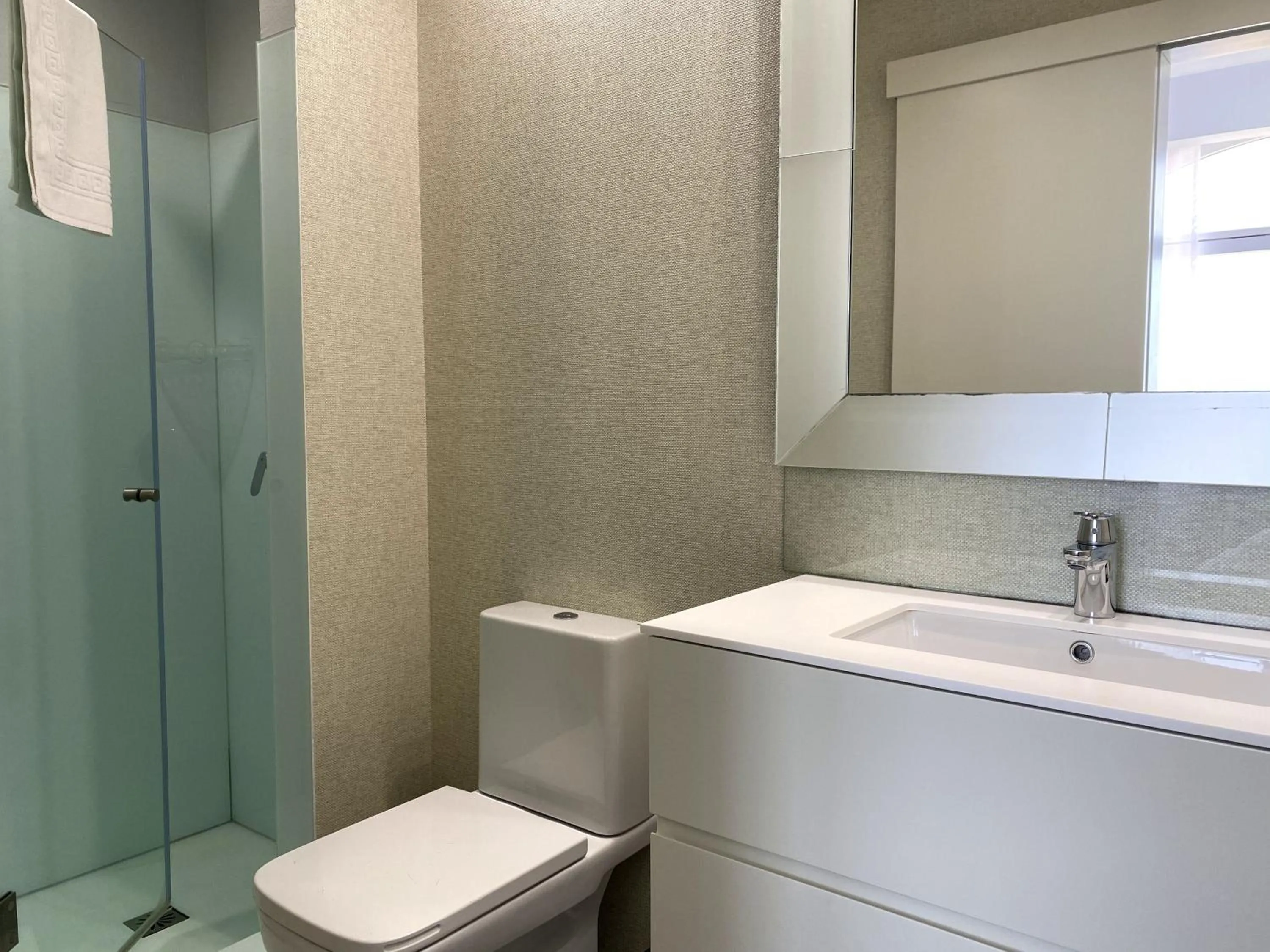 Bathroom in Golden Beach Guest House & Rooftop Bar