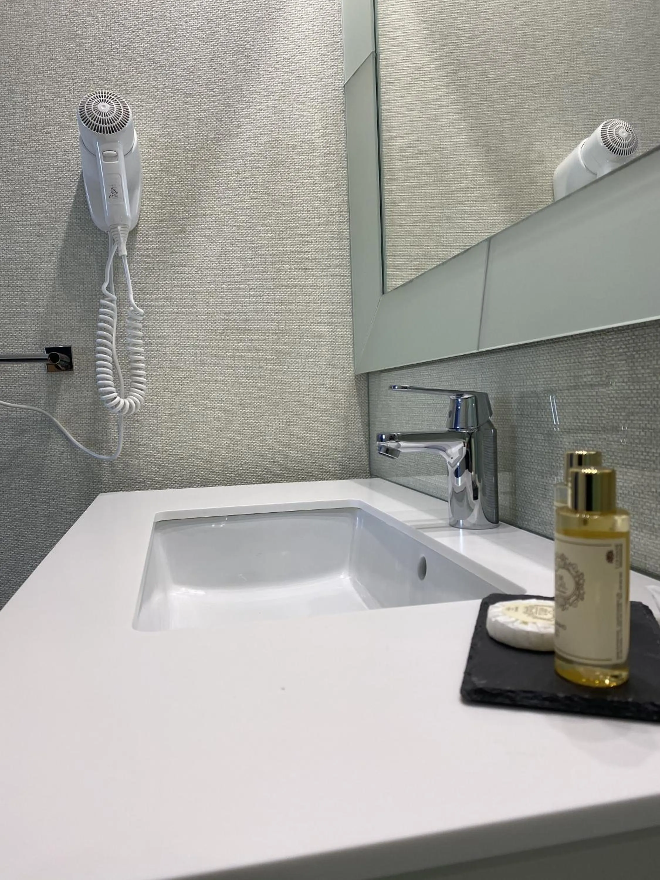 Bathroom in Golden Beach Guest House & Rooftop Bar