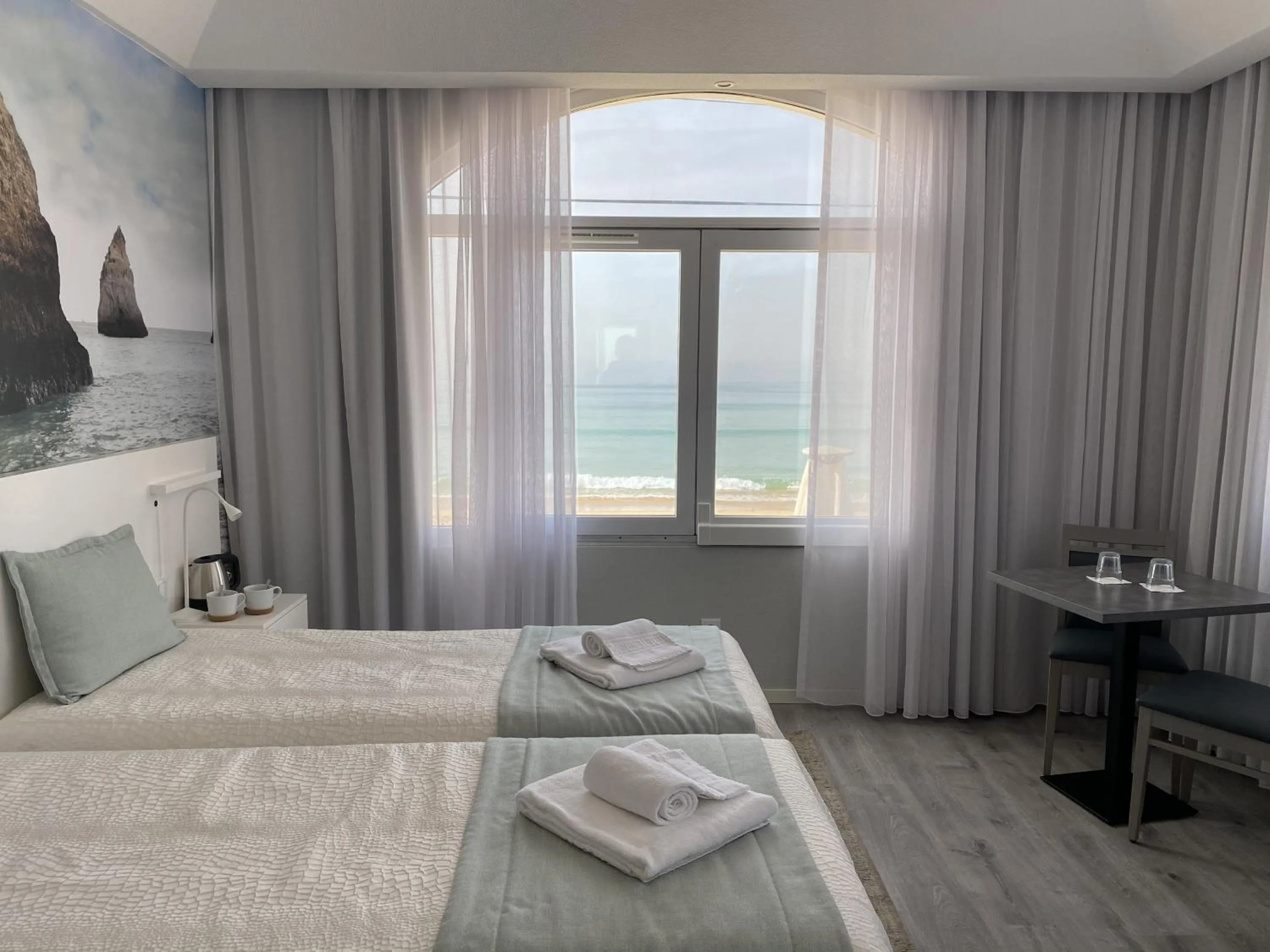 Sea view, Bed in Golden Beach Guest House & Rooftop Bar