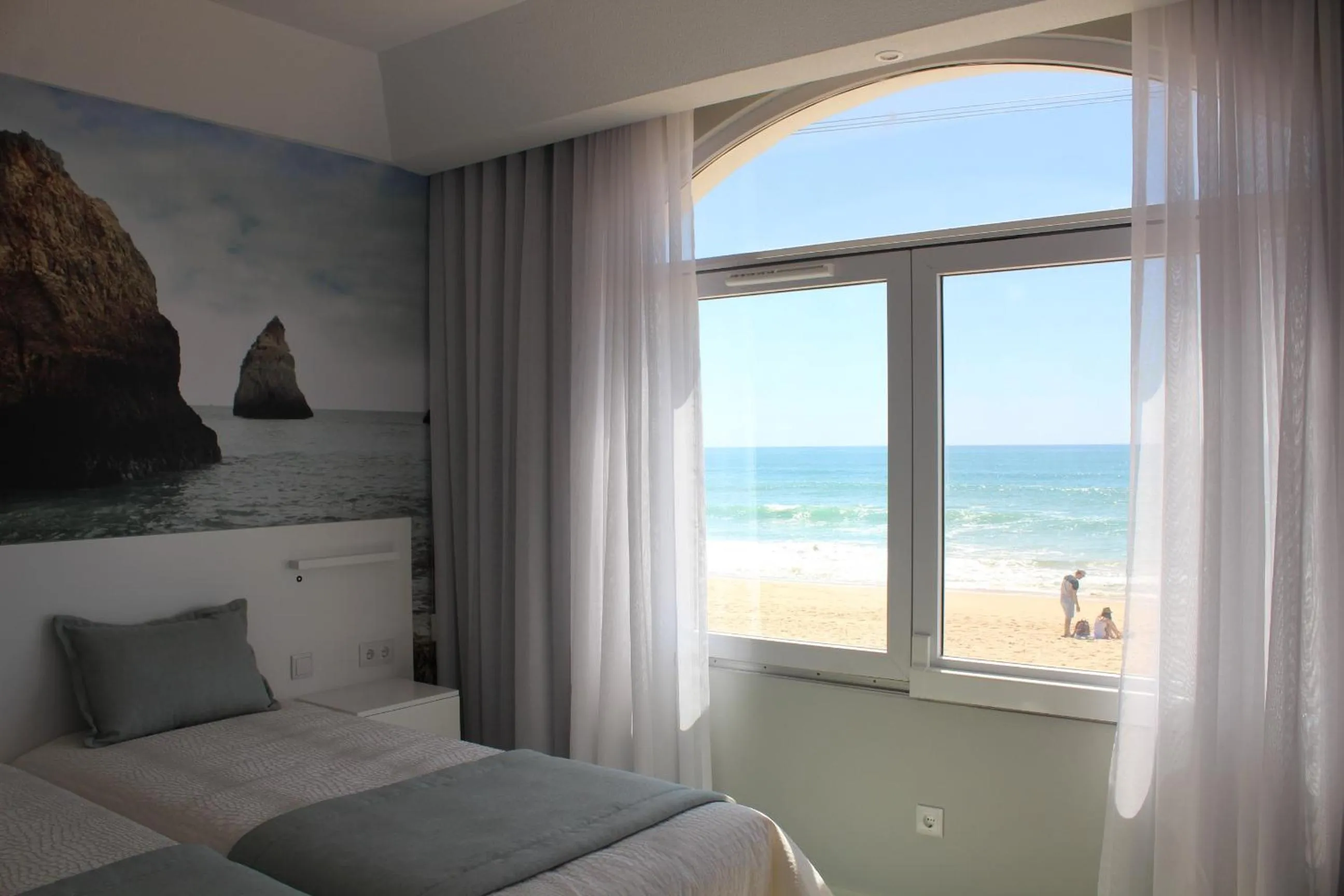 Bedroom, Bed in Golden Beach Guest House & Rooftop Bar