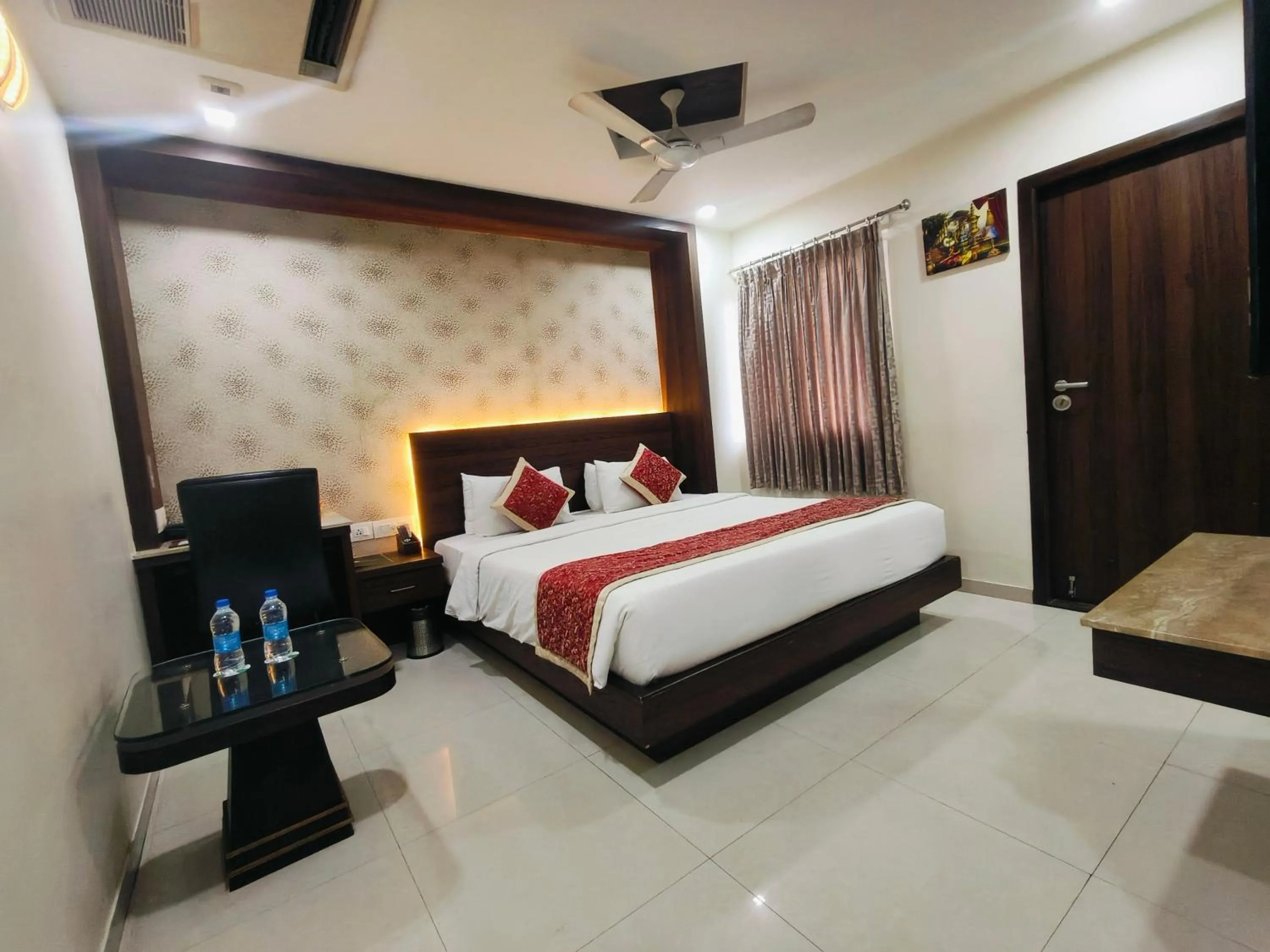 Bedroom, Bed in Holiday Residency Coimbatore