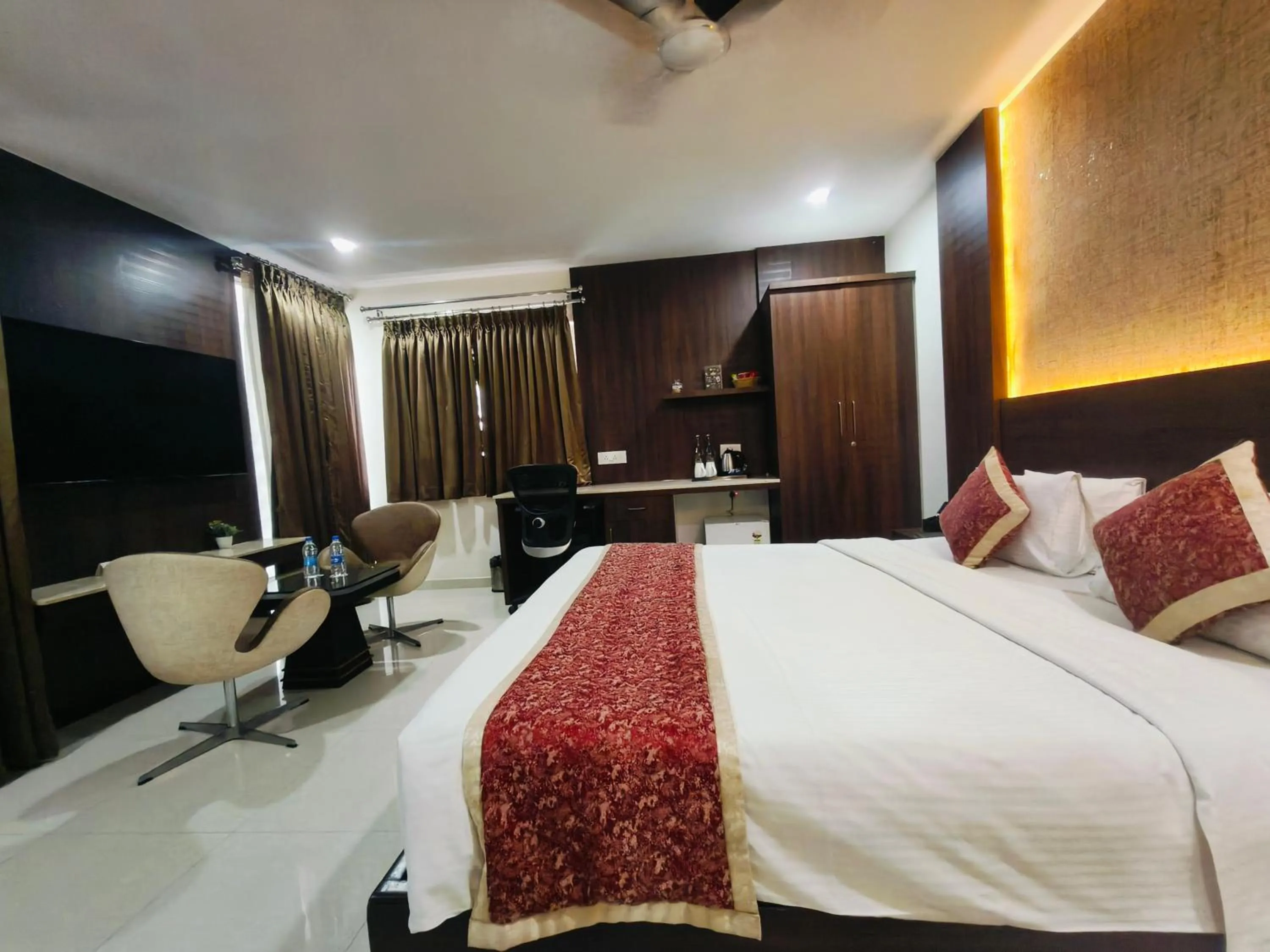 Bedroom, Bed in Holiday Residency Coimbatore