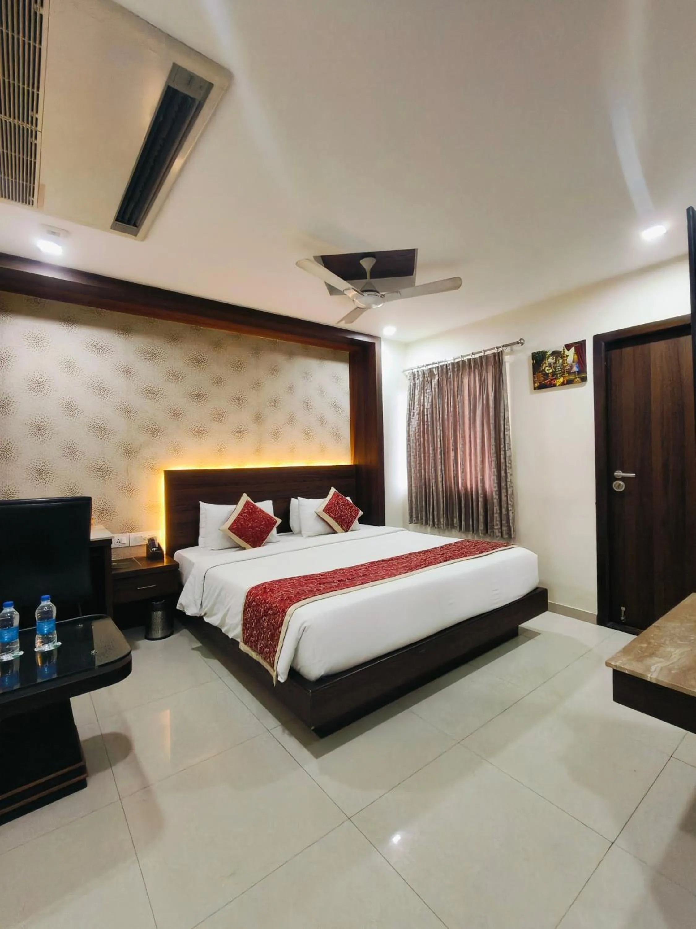 Bedroom, Bed in Holiday Residency Coimbatore