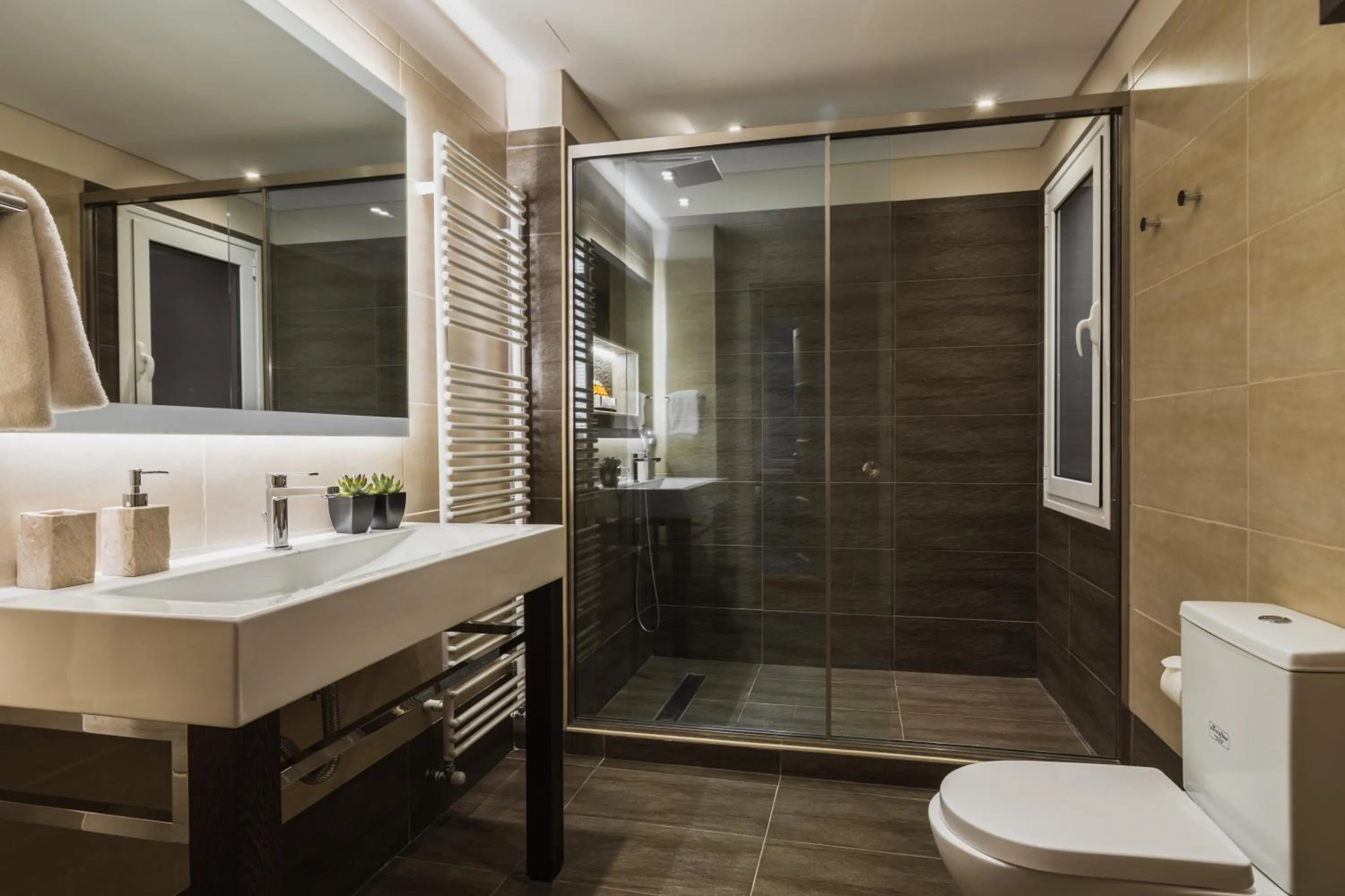 Shower in Acropolis Exclusive Residences