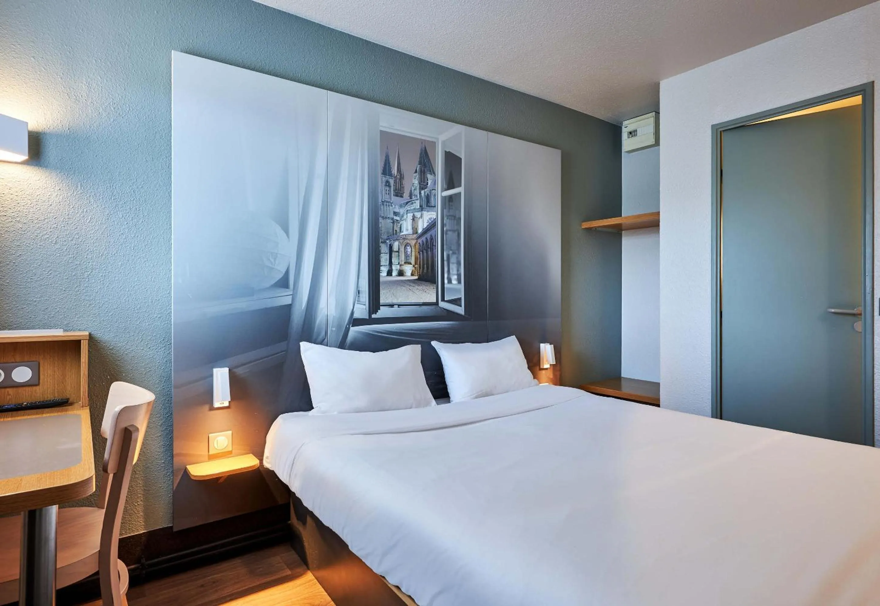 Bedroom, Bed in B&B HOTEL CAEN Sud