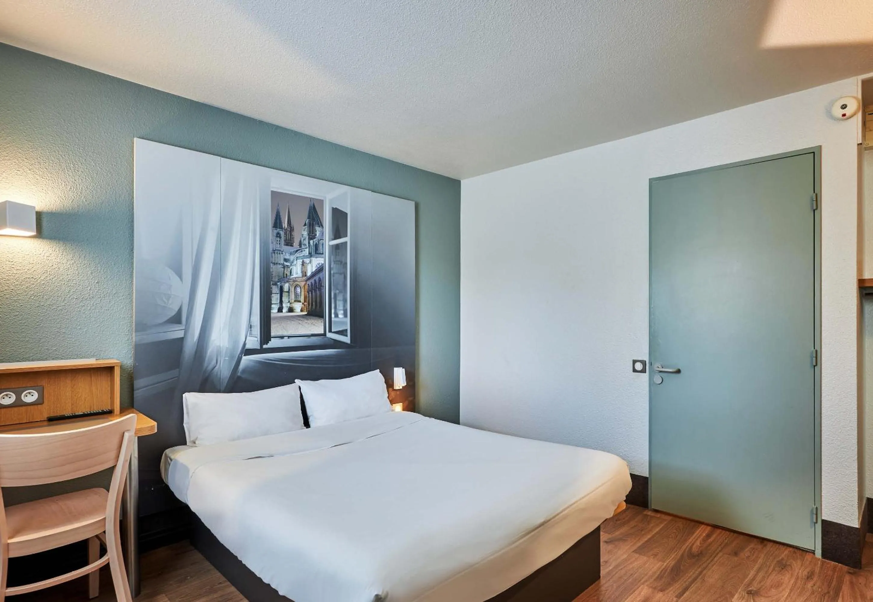 Bedroom, Bed in B&B HOTEL CAEN Sud