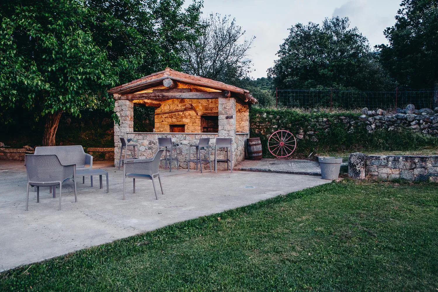 Garden view in B&B A Chjusellina