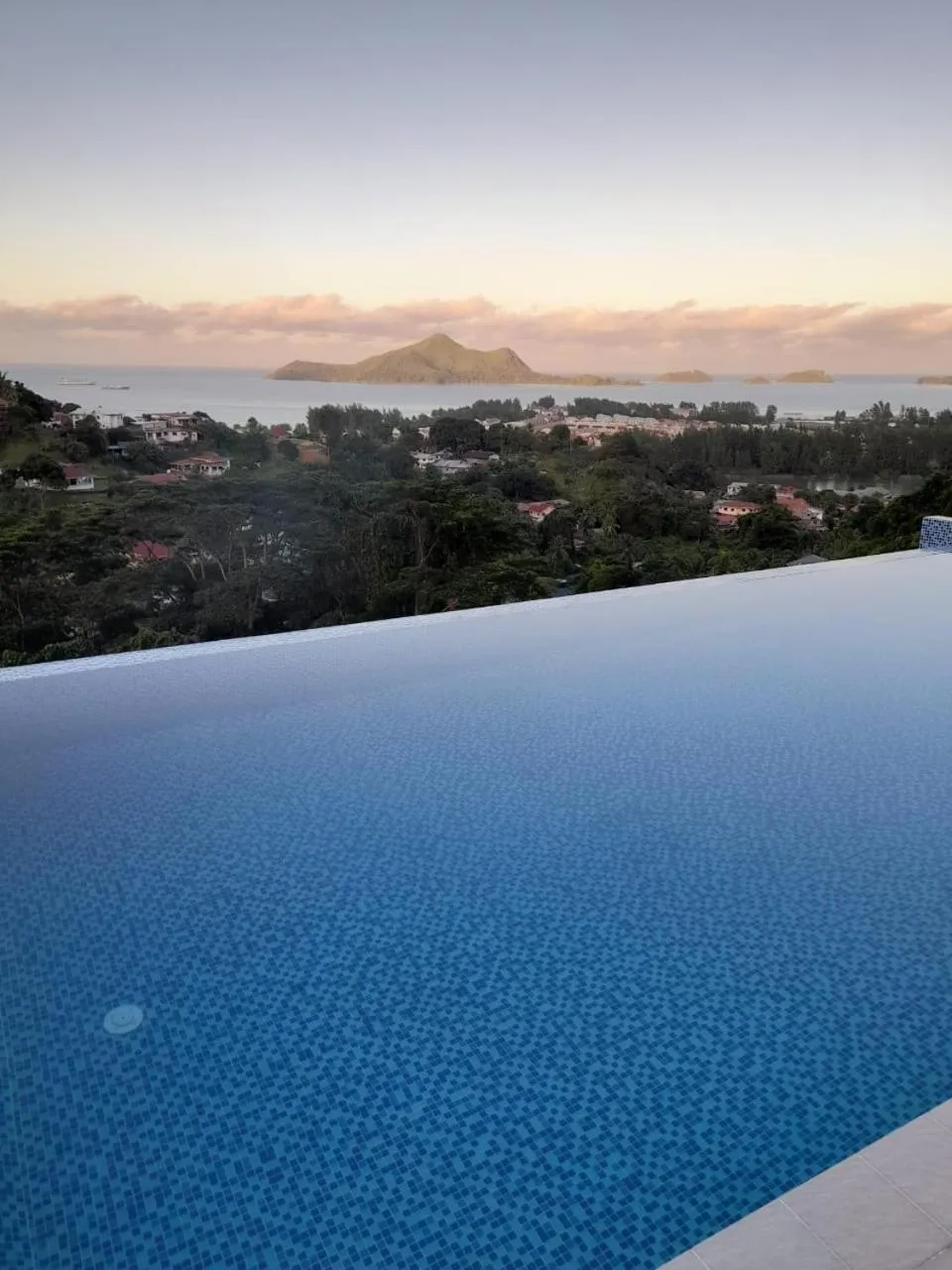 Swimming pool in Maison L'Horizon