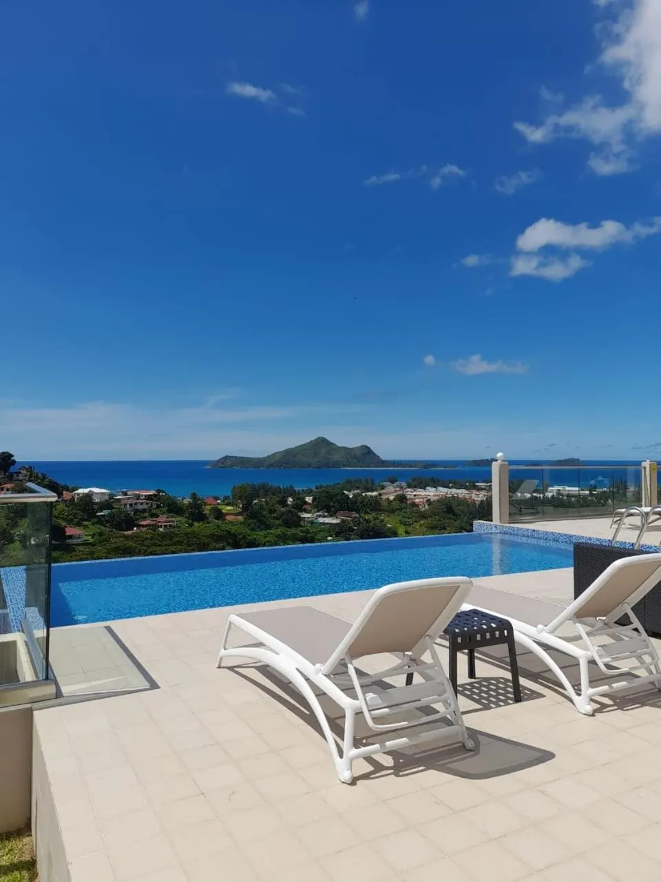 Swimming pool in Maison L'Horizon