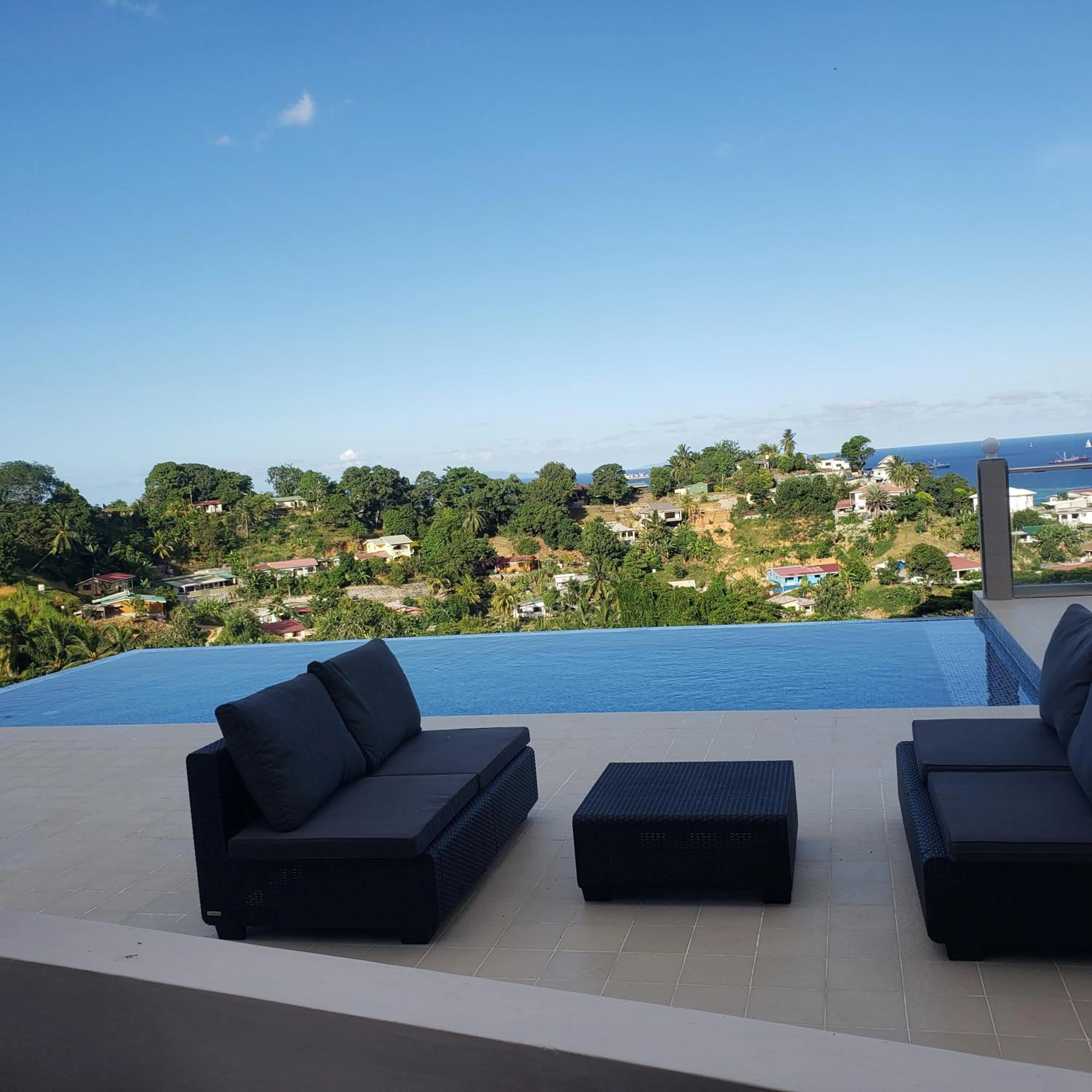 Swimming pool in Maison L'Horizon