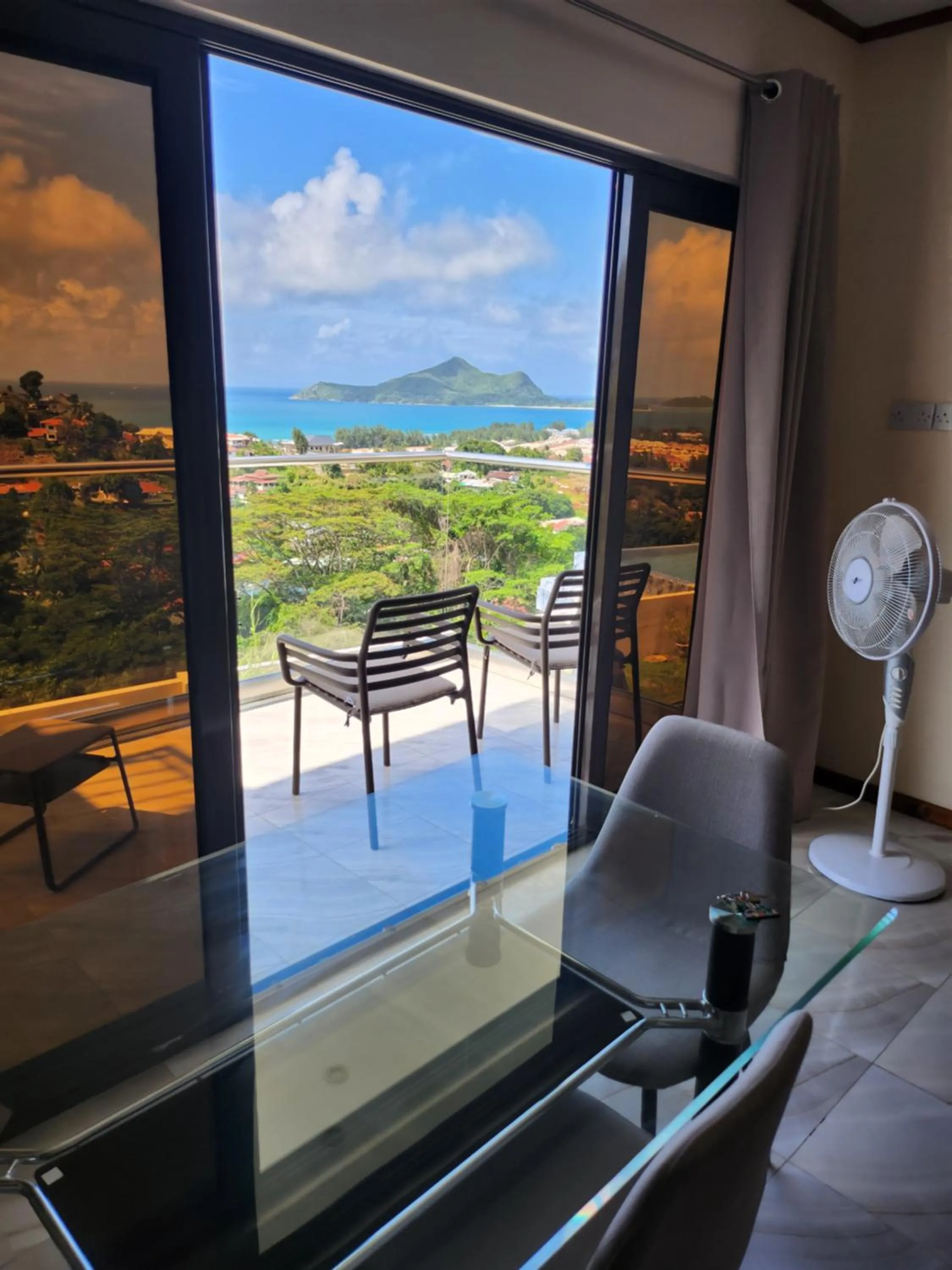 Property building in Maison L'Horizon