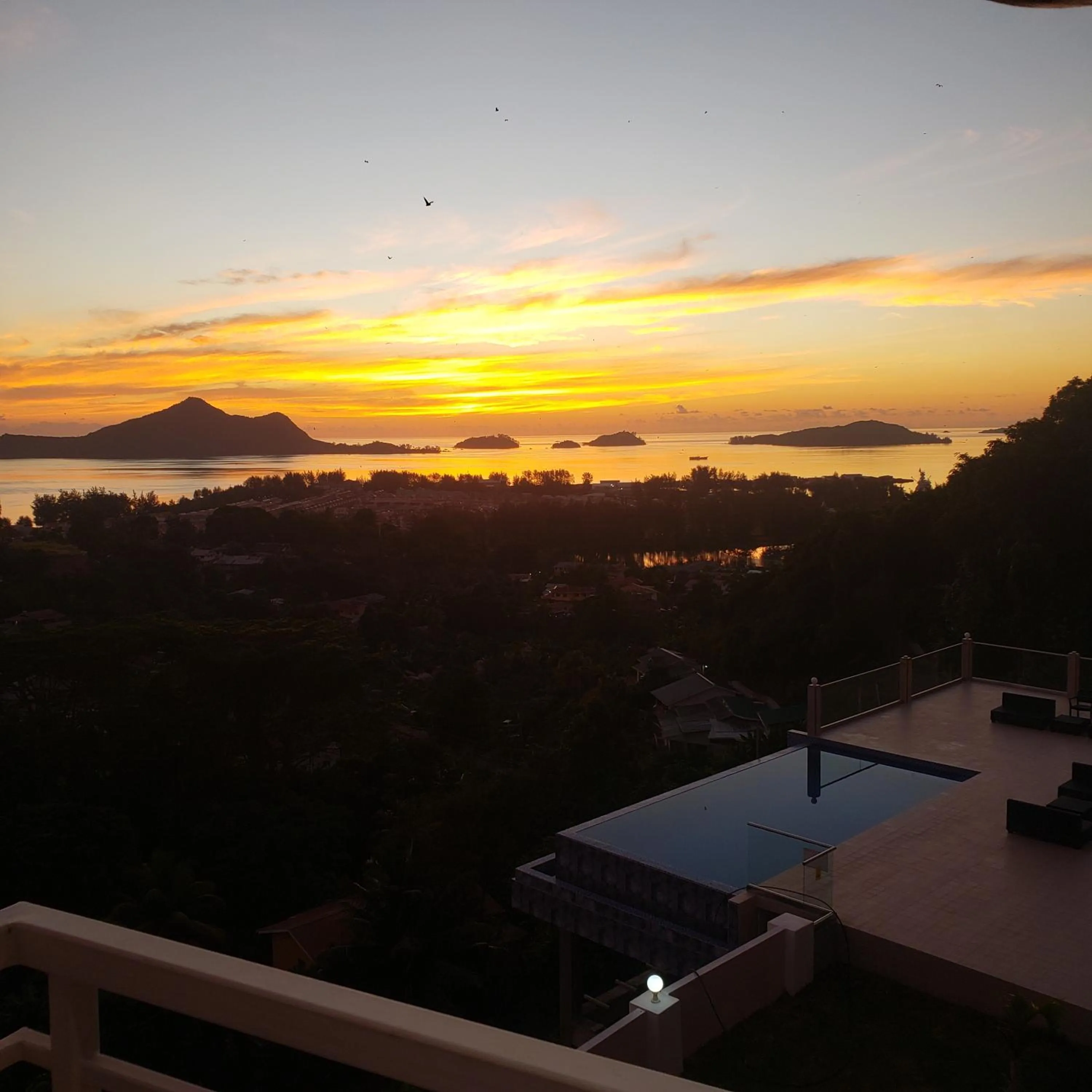 Pool view in Maison L'Horizon