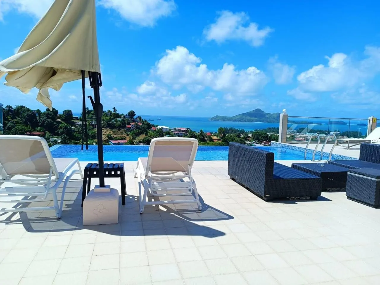 Swimming pool in Maison L'Horizon