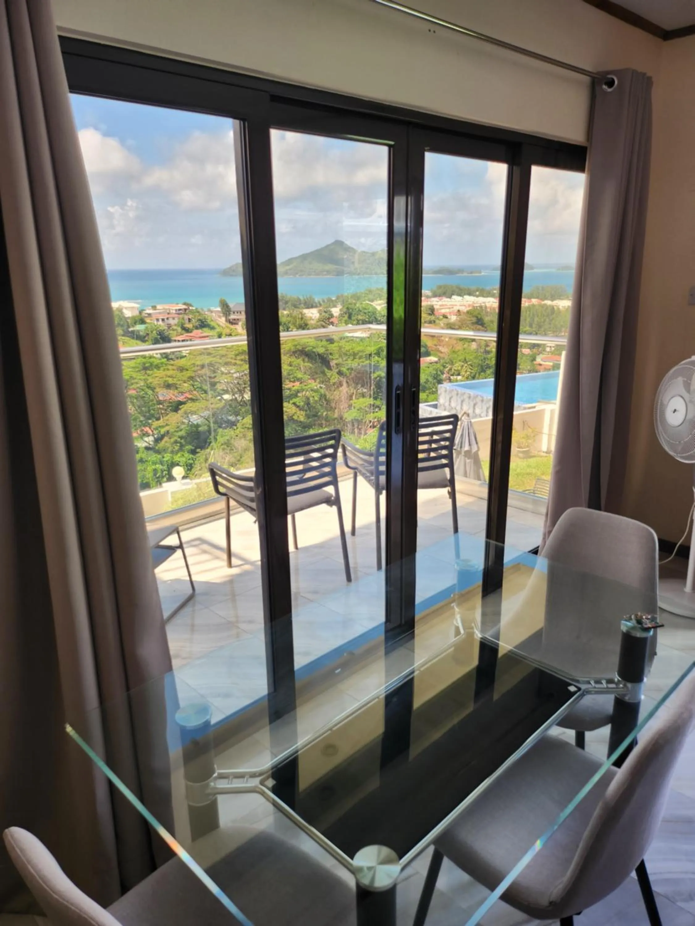 Property building in Maison L'Horizon