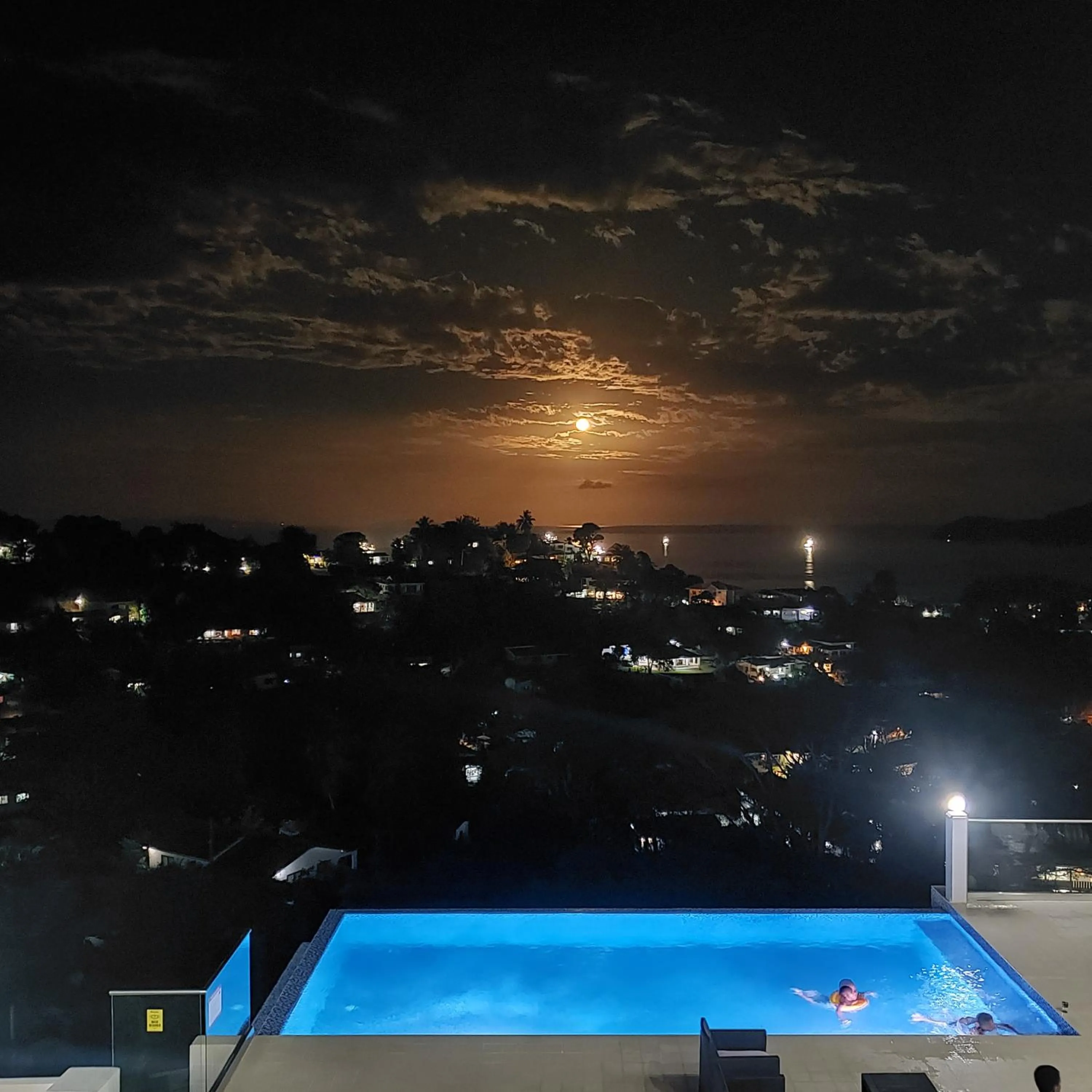 Pool view in Maison L'Horizon