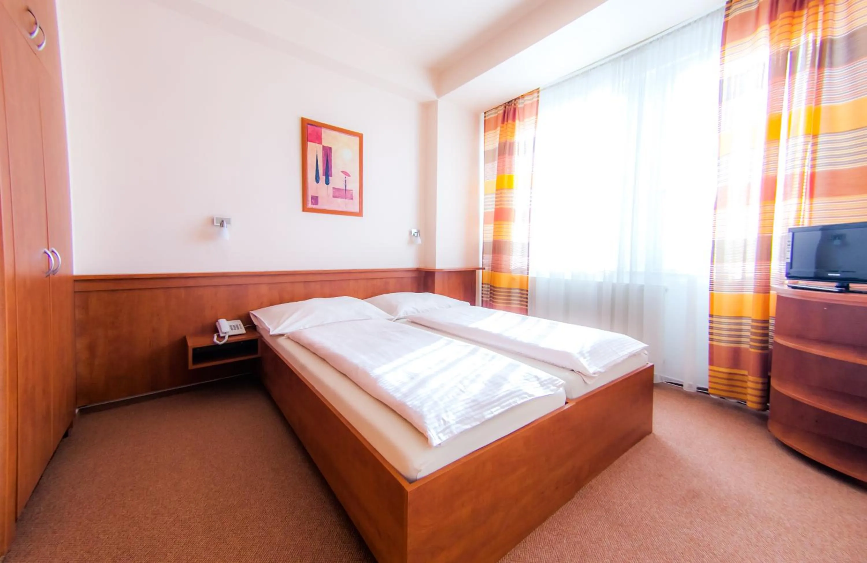 Photo of the whole room, Bed in Hotel Vsacan