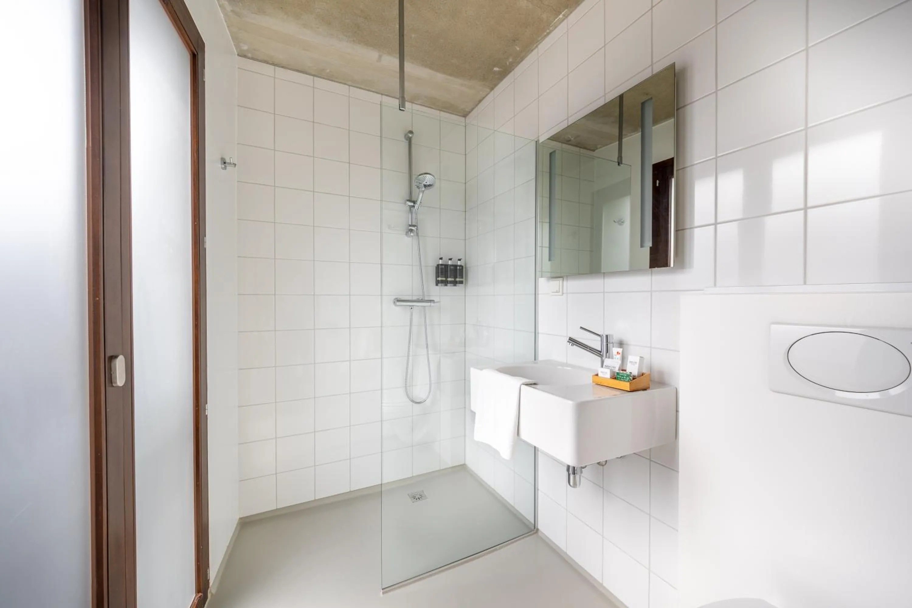 Shower in BANKS Antwerp