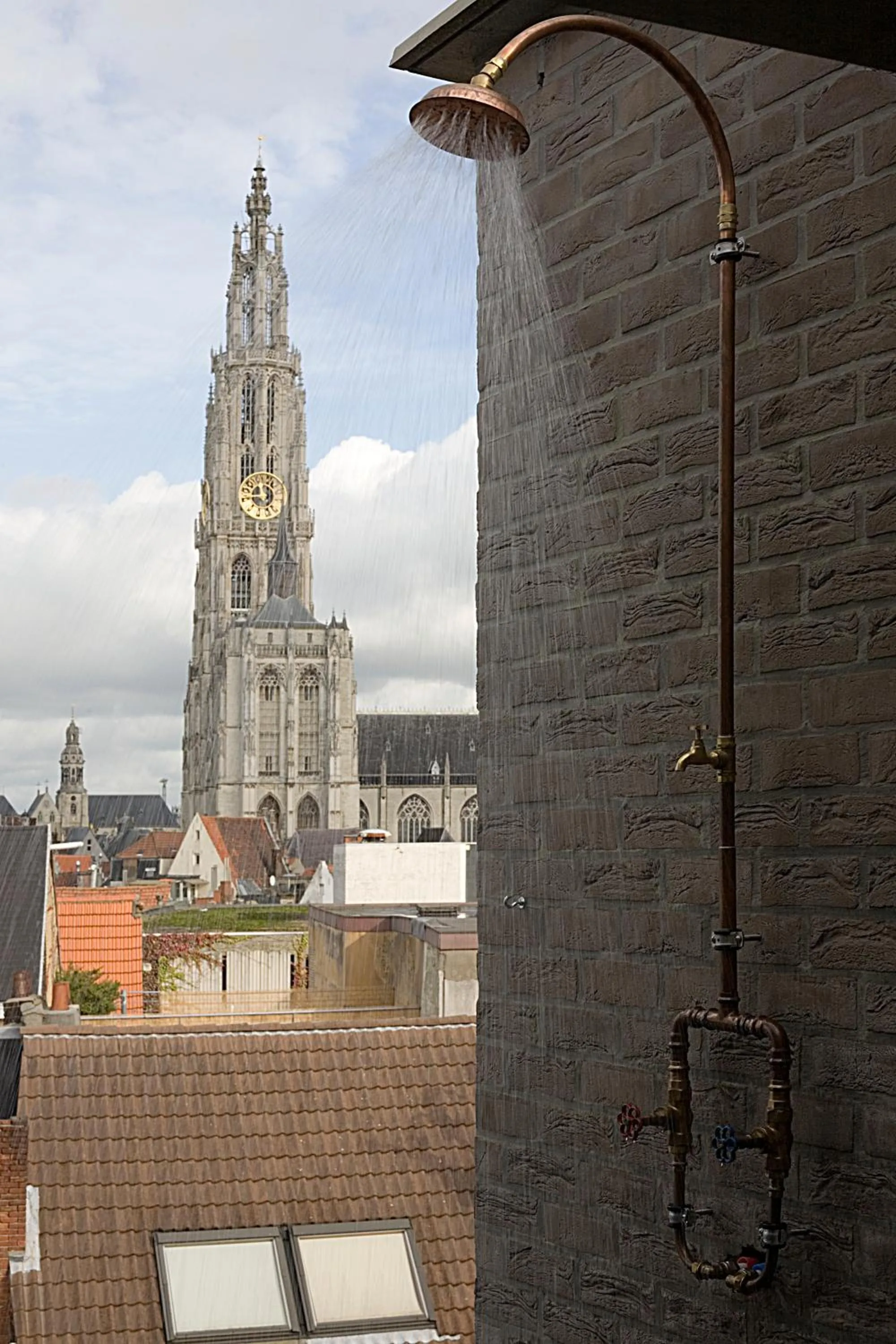 Shower in BANKS Antwerp