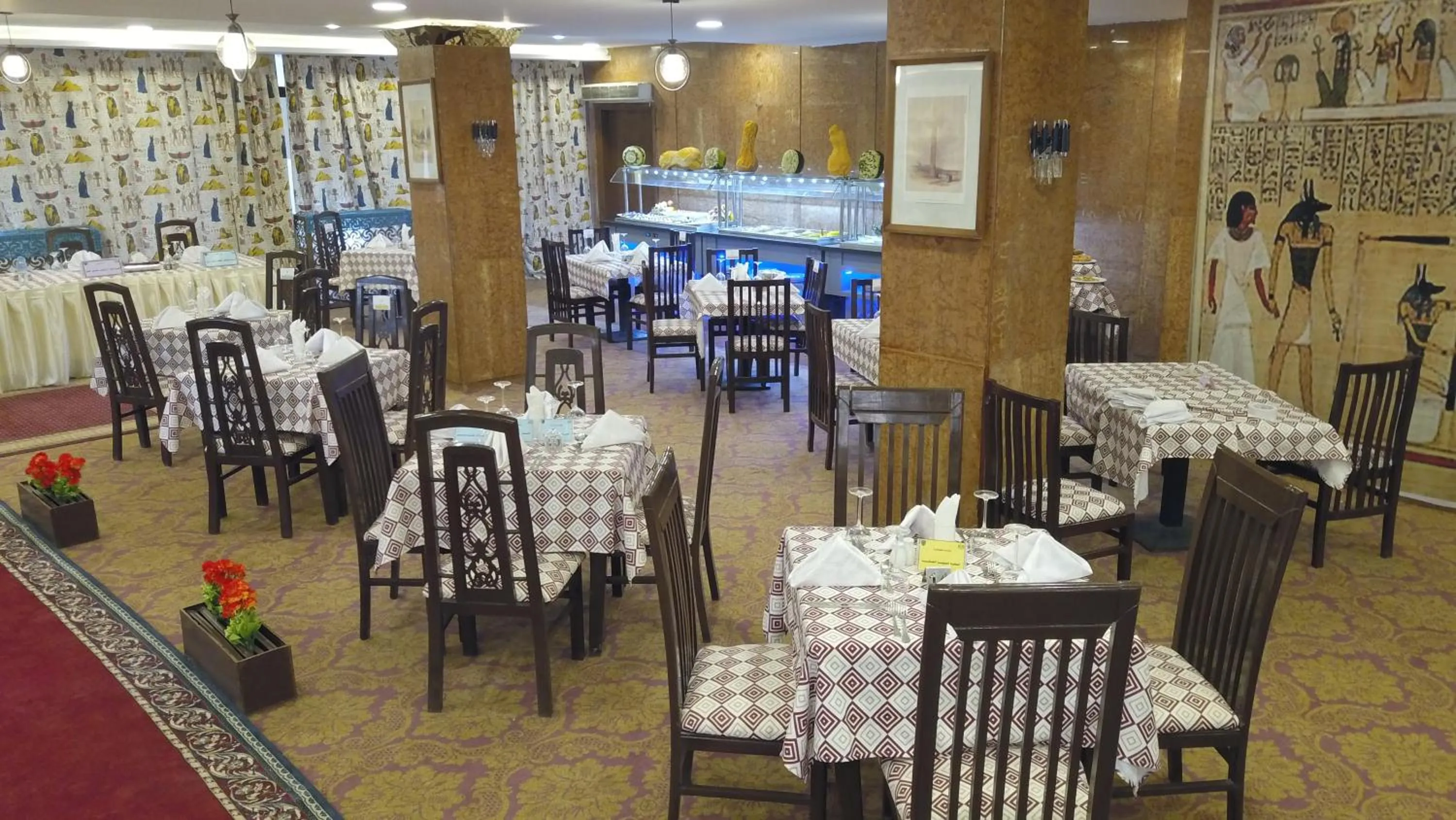 Restaurant/places to eat in Jewel Luxor Hotel